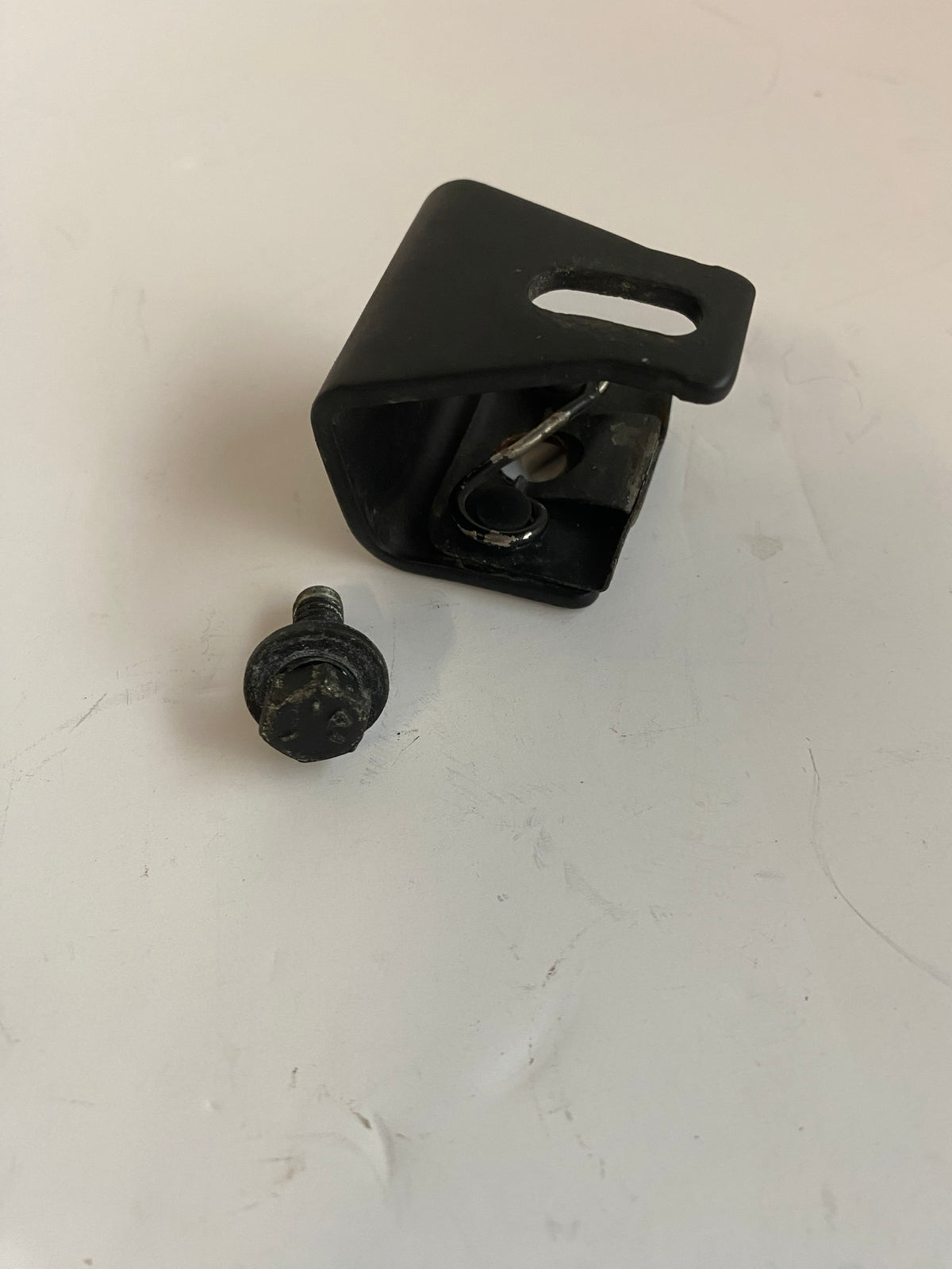 Patte de fixation arrière de sacoches Touring Harley Davidson REF OEM 47449-06