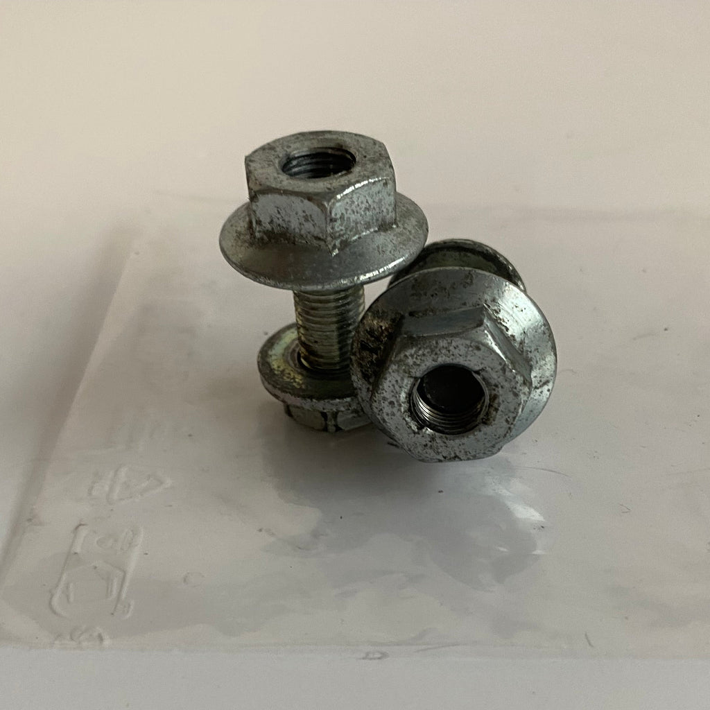 Jeu de 2 vis silent bloc moteur avant Harley Davidson REF OEM 4319 & 7780