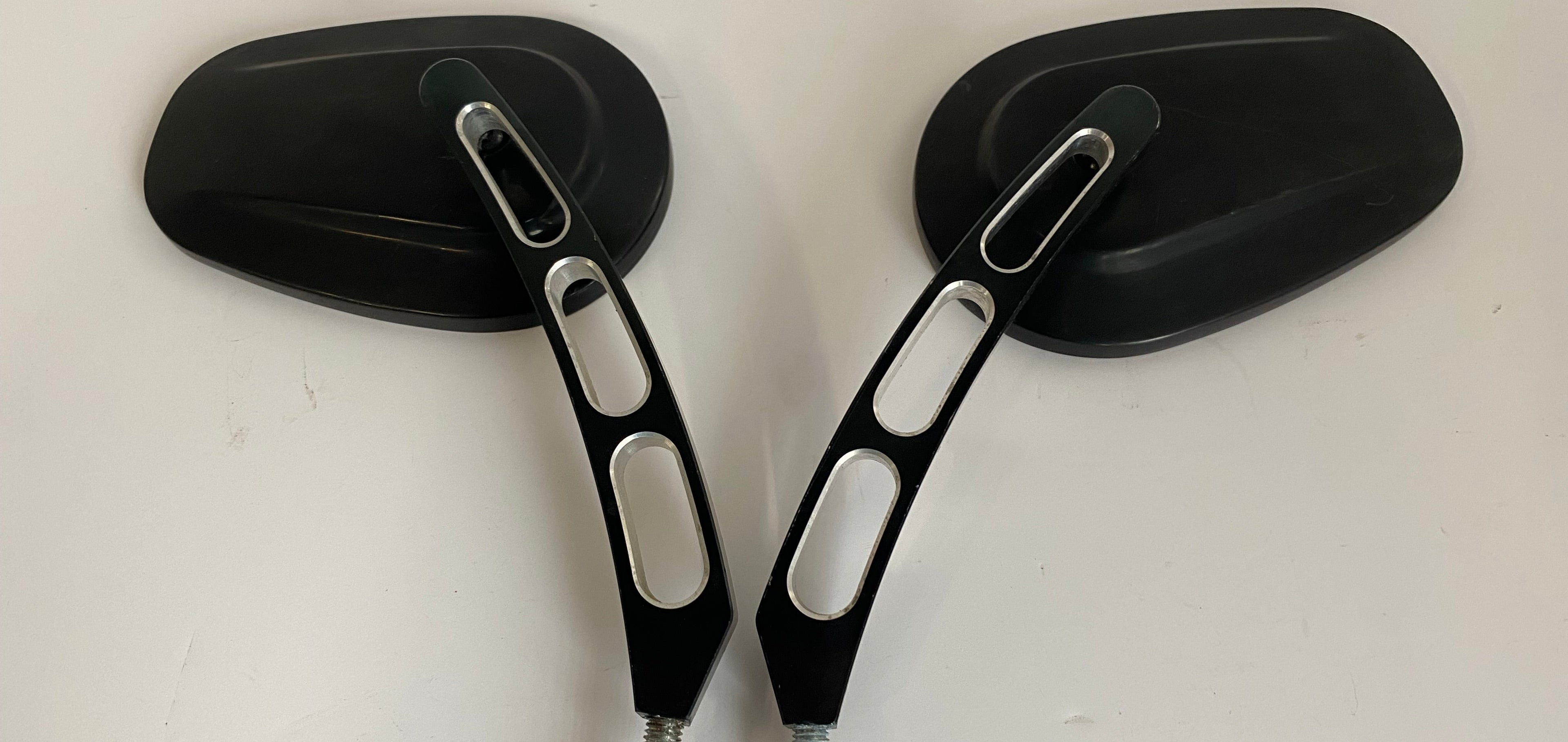 Jeu de rétroviseurs Edge Cut noirs aftermarket Harley Davidson