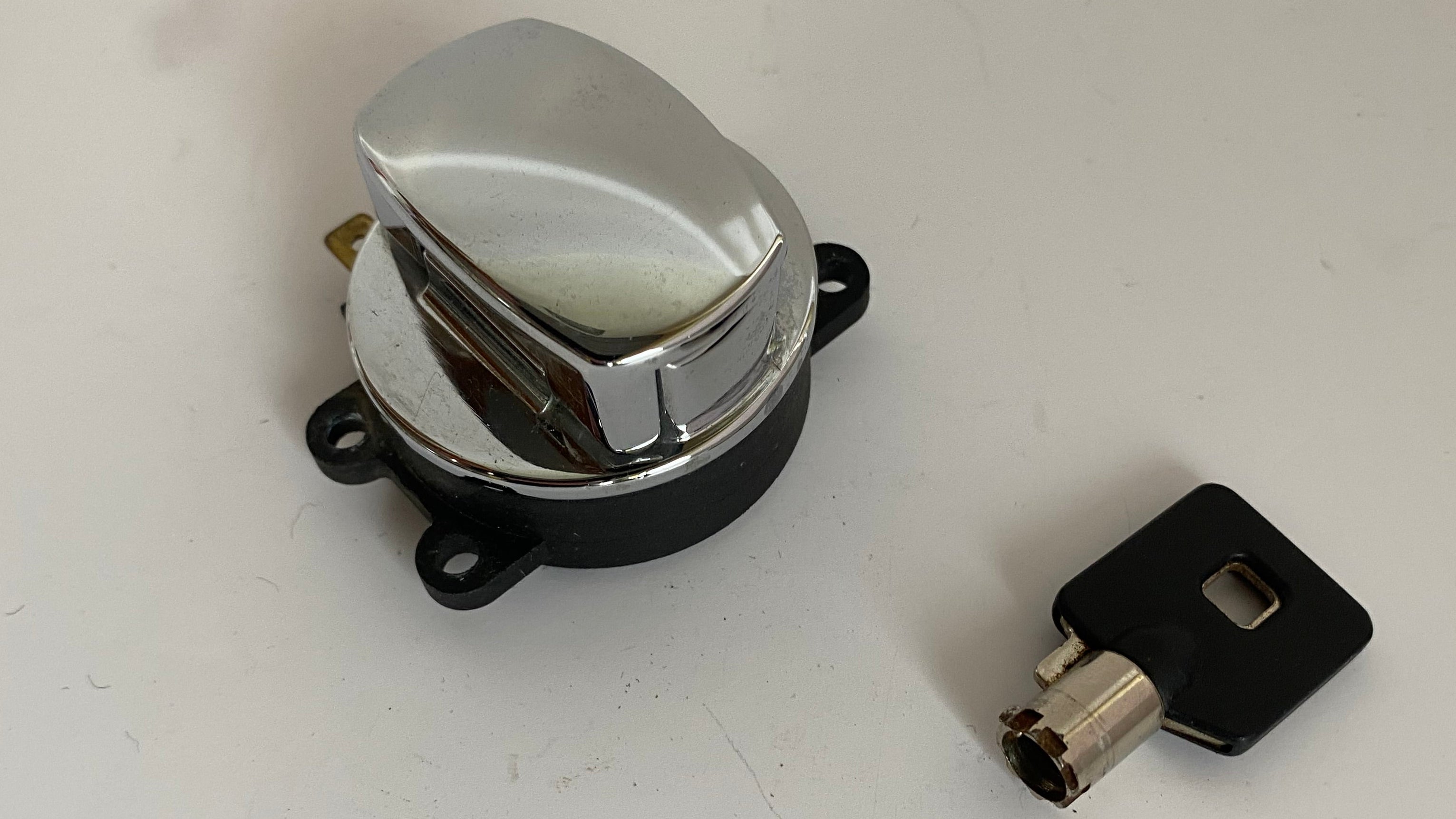 Contacteur à clé Aftermarket Harley Davidson REF OEM 71450-04