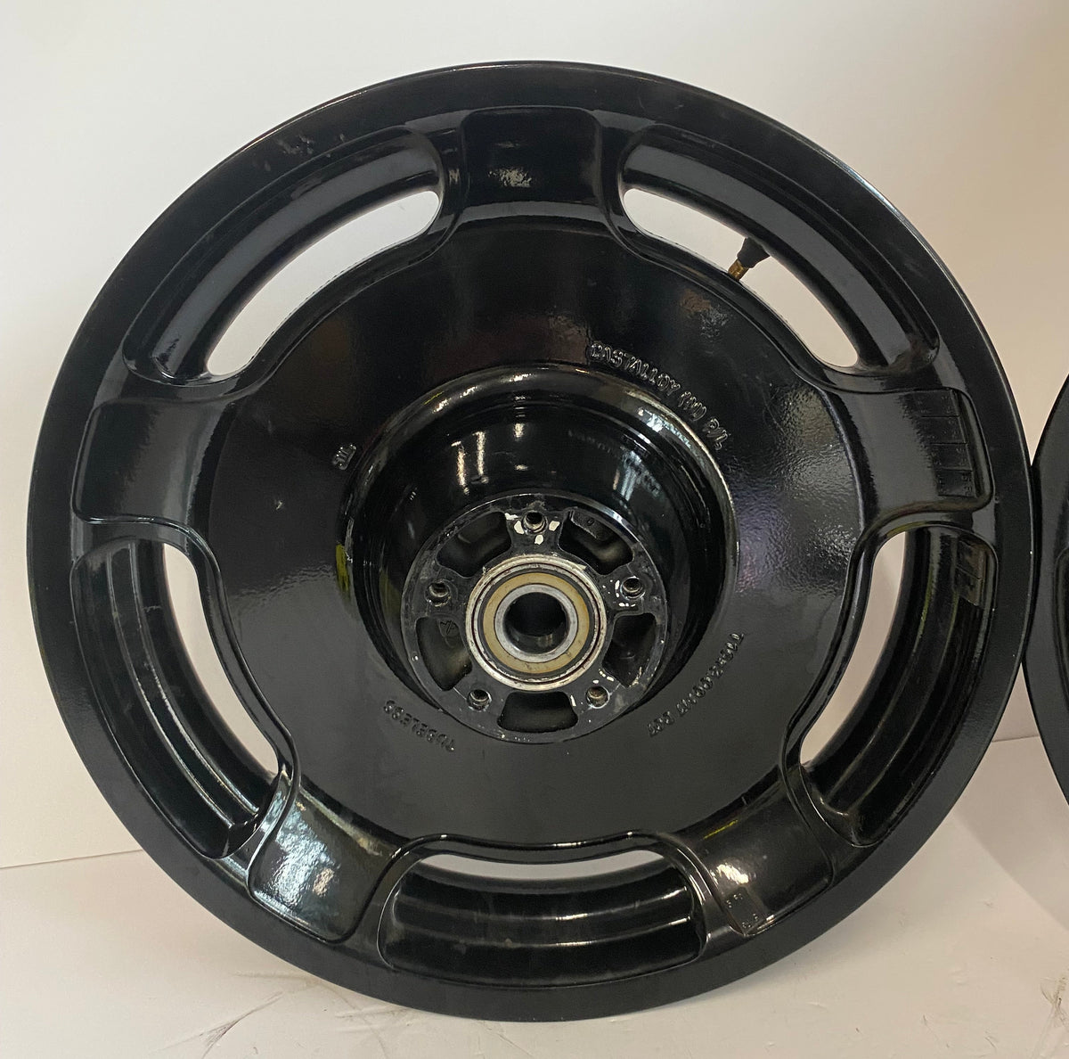 Jeu de roues noires 16 pouces avant et arrière Touring Harley Davidson REF OEM 41132-08 & 43585-08