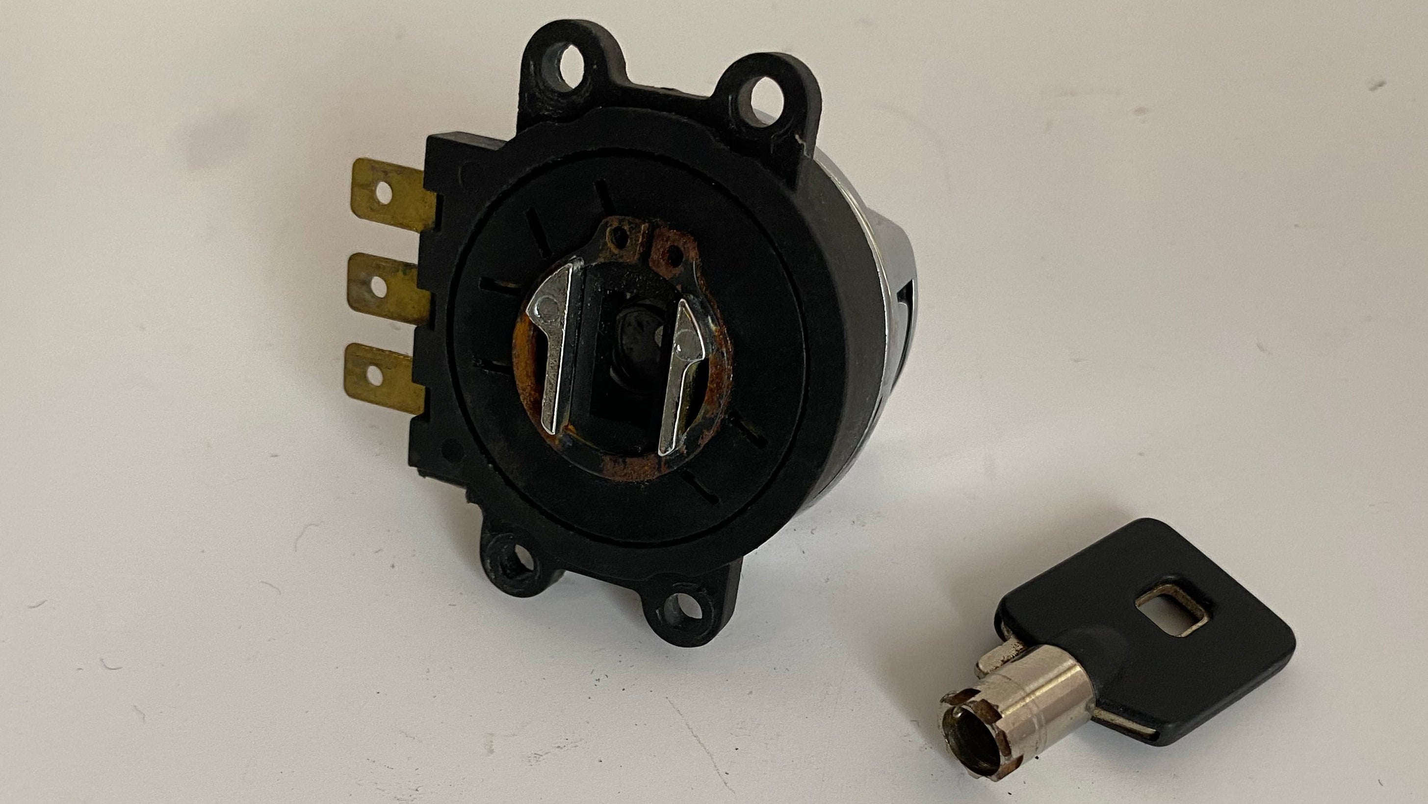 Contacteur à clé Aftermarket Harley Davidson REF OEM 71450-04