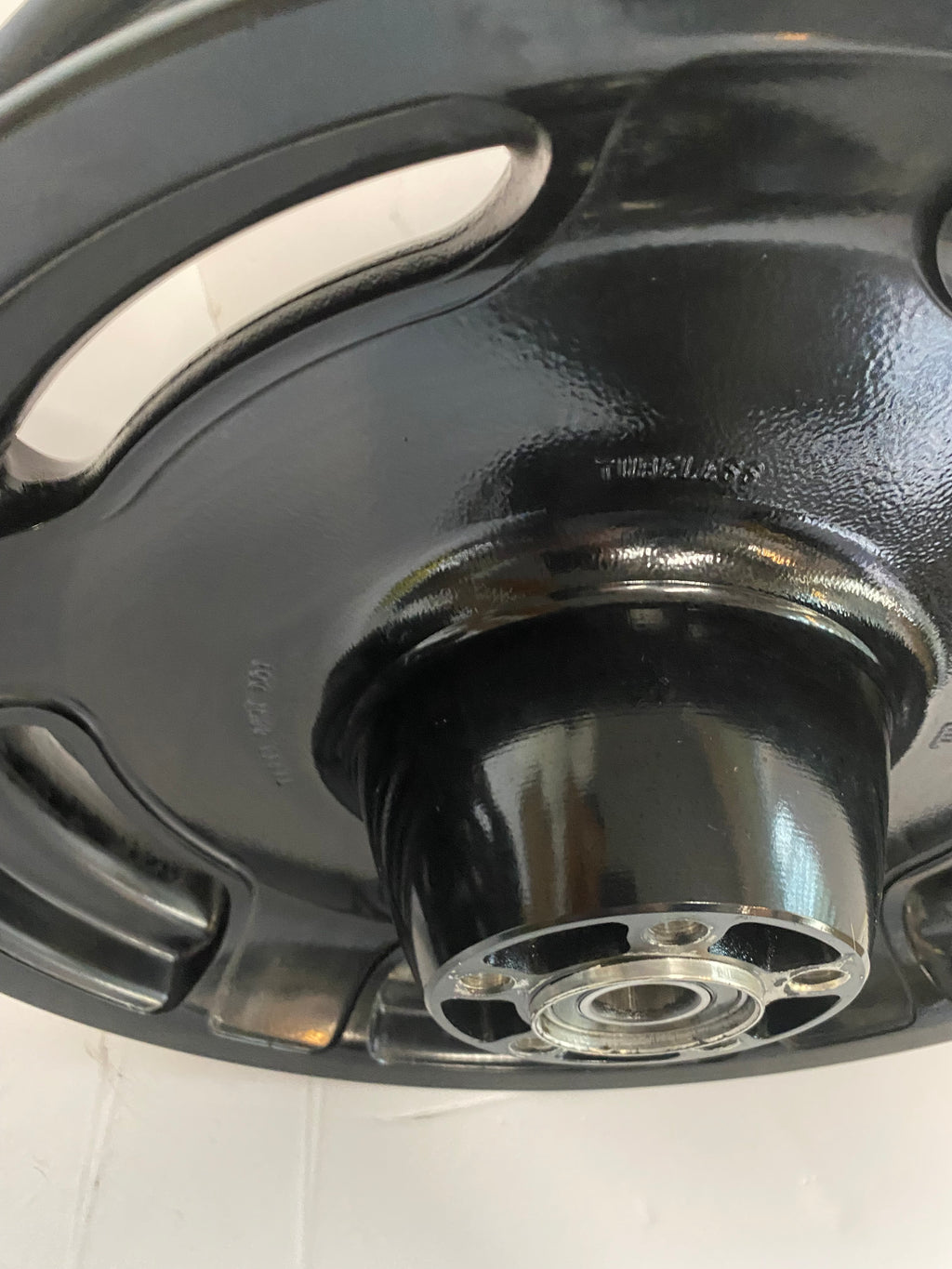 Jeu de roues noires 16 pouces avant et arrière Touring Harley Davidson REF OEM 41132-08 & 43585-08