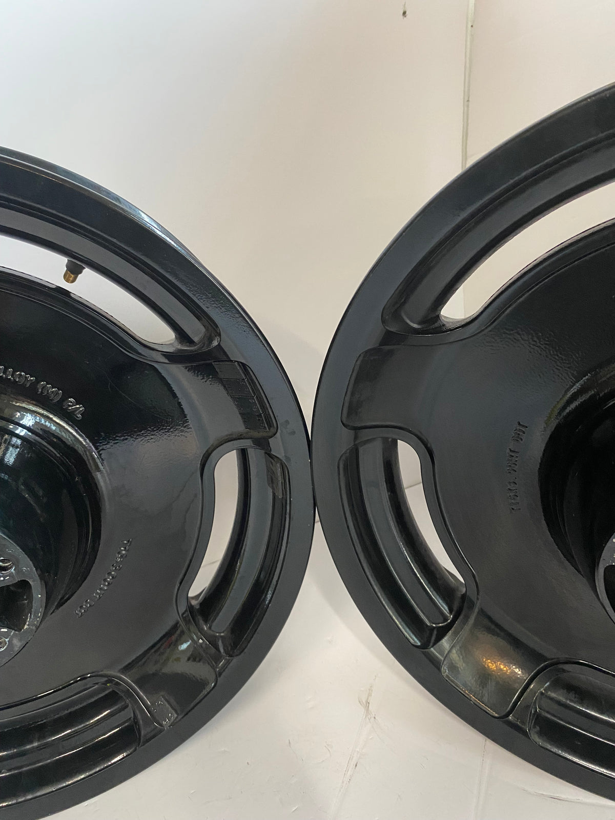 Jeu de roues noires 16 pouces avant et arrière Touring Harley Davidson REF OEM 41132-08 & 43585-08