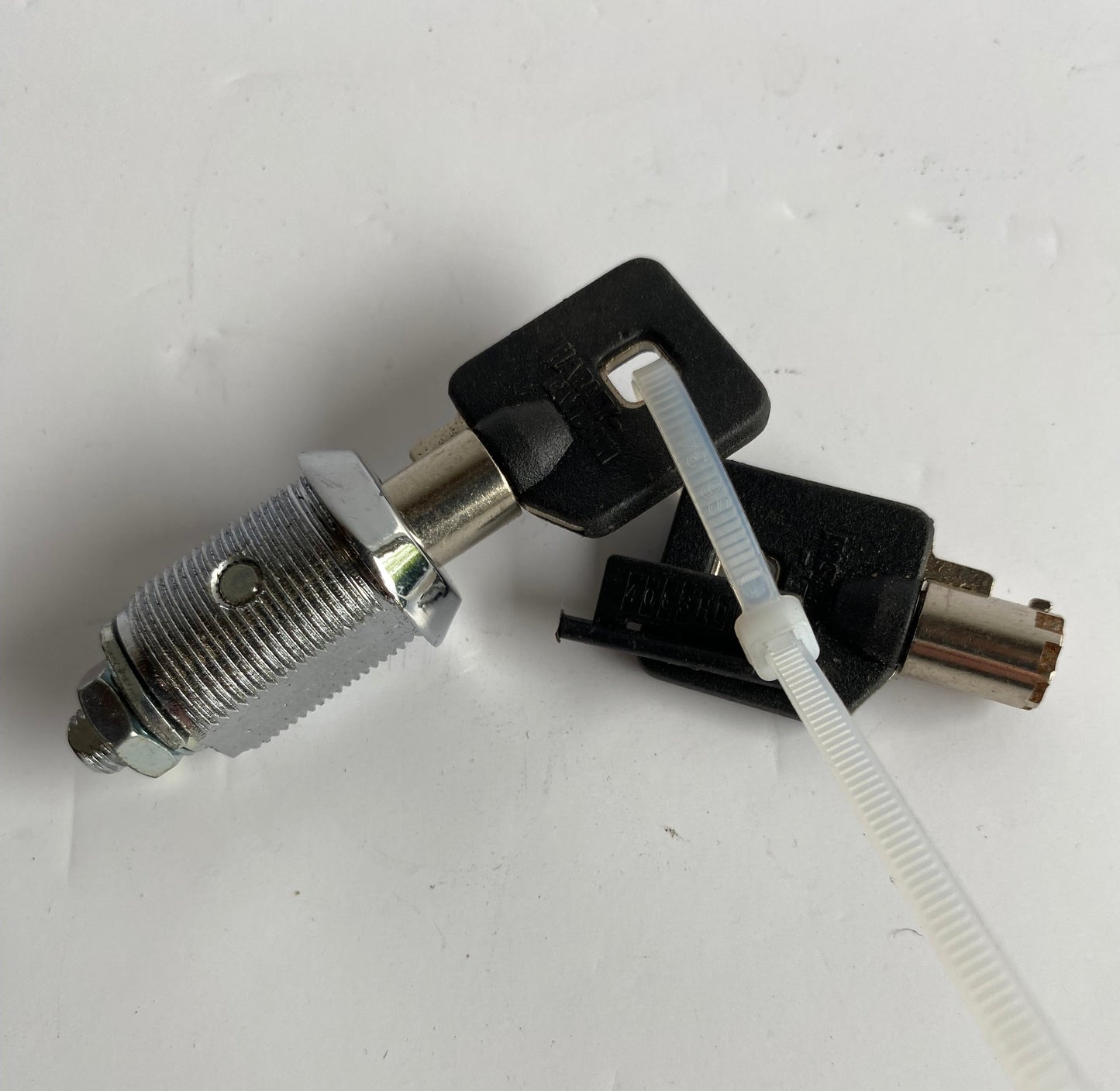 Serrure de tour pak & 2 clés Touring Harley Davidson REF OEM 53848-00