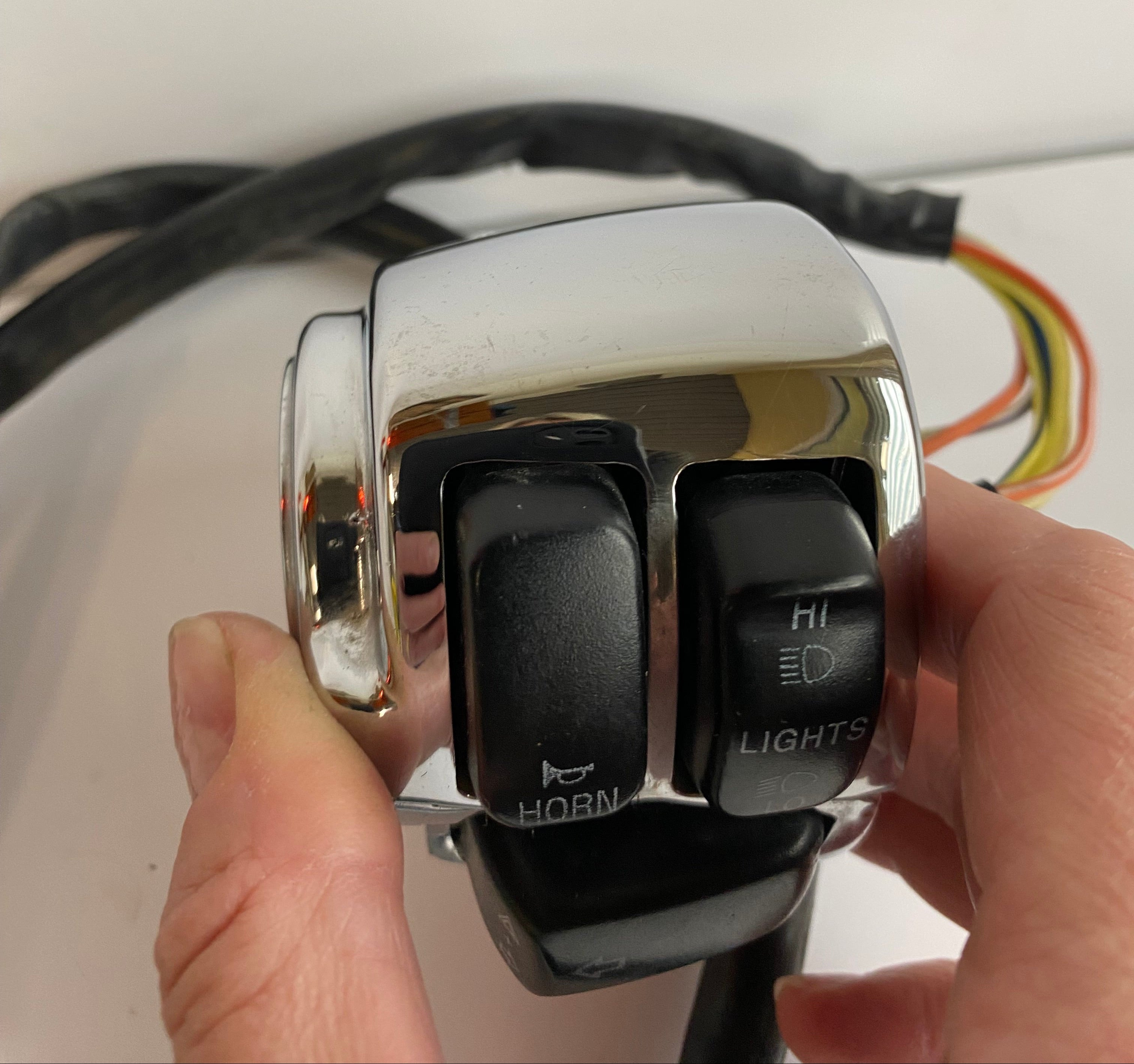 Commodo gauche chromé Harley Davidson 1996 à 2011 REF 71615-96 & 71720-03A