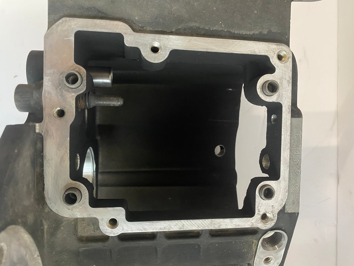 Carter de boite à vitesses 5 vitesses Touring Twin Cam Harley Davidson REF OEM 34740-02A
