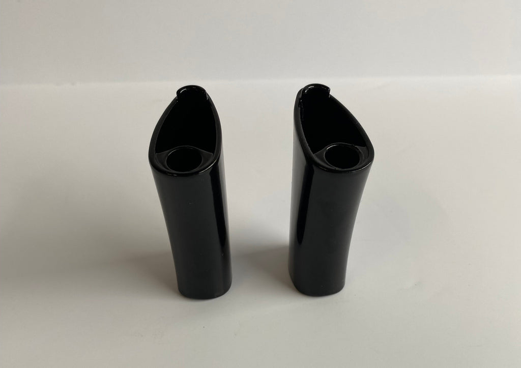 Satz mit 2 schwarzen Blinkerhalterungen Harley Davidson REF OEM 68277-07