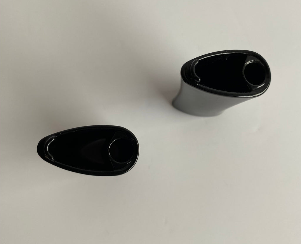 Satz mit 2 schwarzen Blinkerhalterungen Harley Davidson REF OEM 68277-07