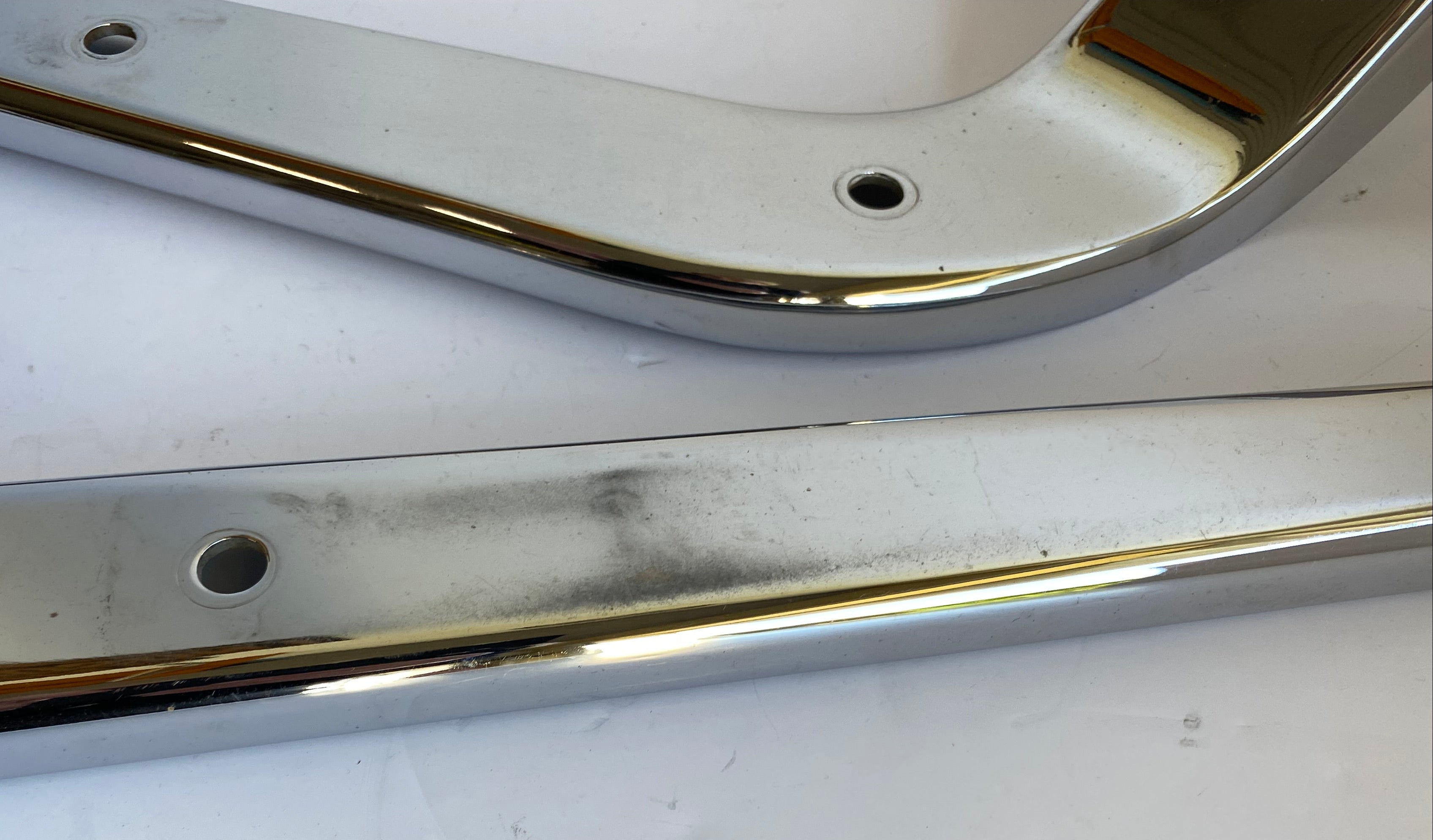Jeu de sabres garde boue arrière Harley Davidson Softail REF OEM : 59969-86A et 59964-86A
