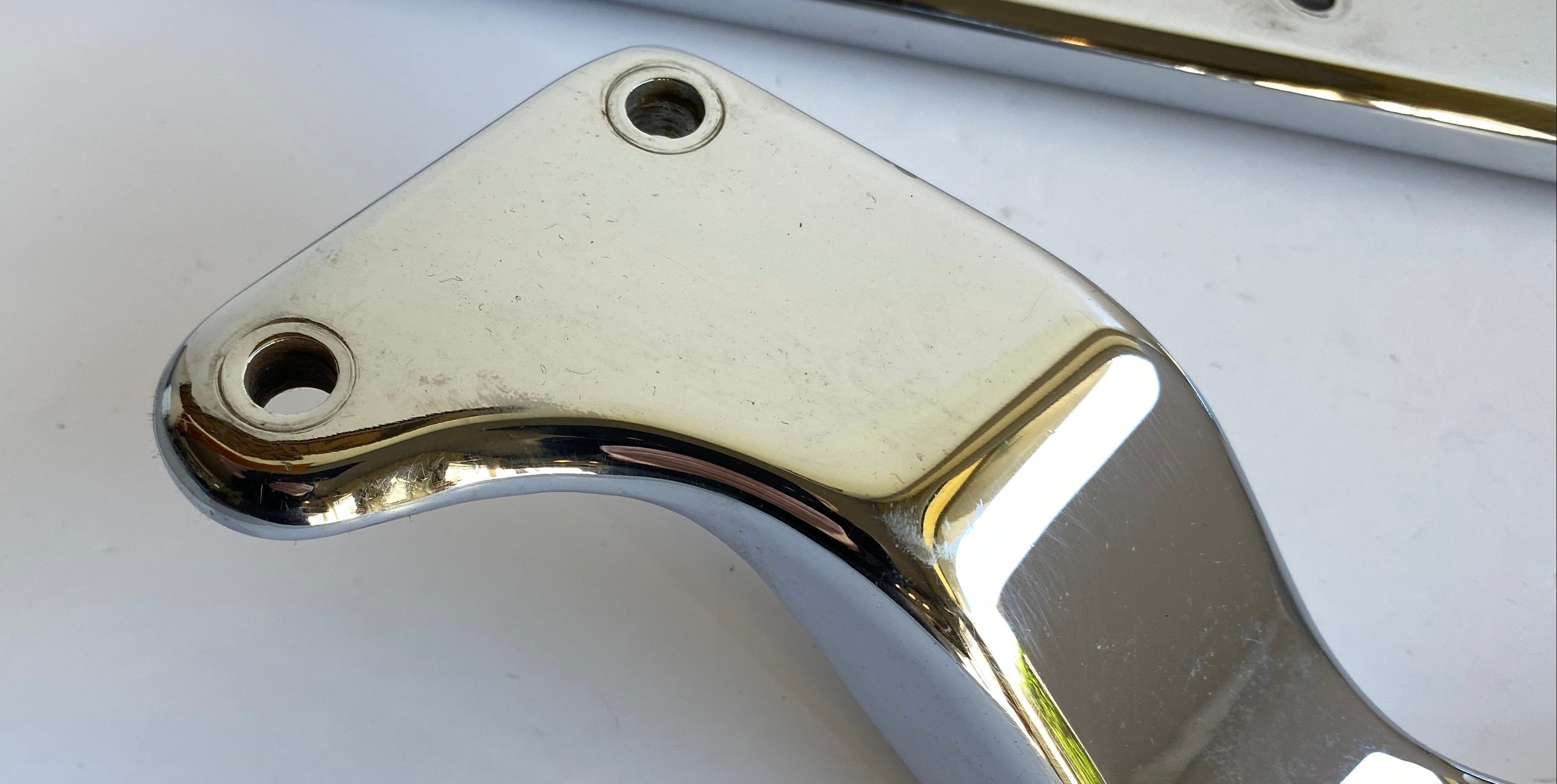 Jeu de sabres garde boue arrière Harley Davidson Softail REF OEM : 59969-86A et 59964-86A