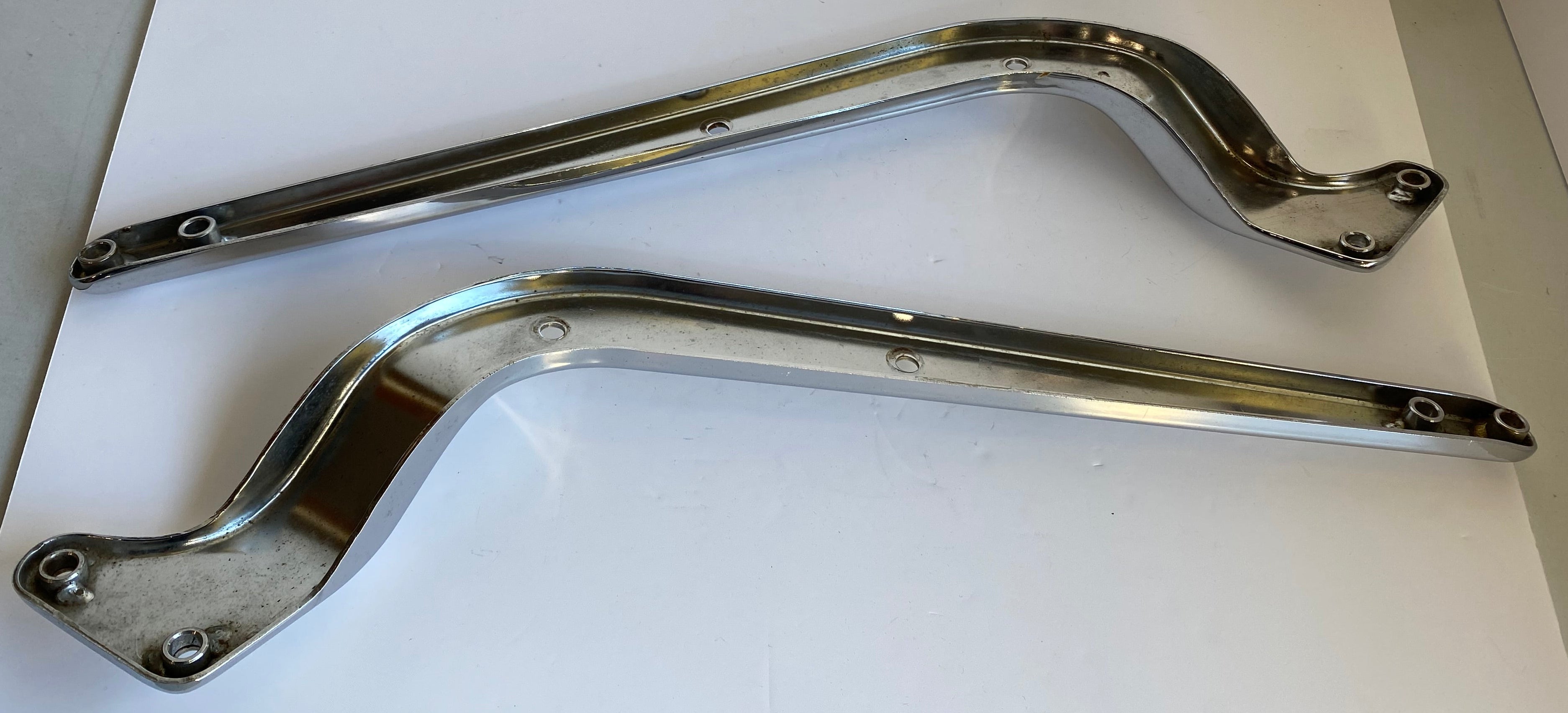 Jeu de sabres garde boue arrière Harley Davidson Softail REF OEM : 59969-86A et 59964-86A