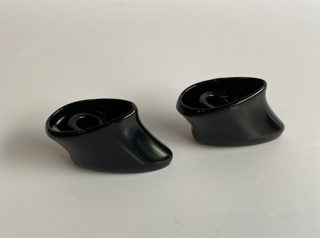 Set of 2 black front turn signal brackets Harley Davidson REF OEM 68821-00