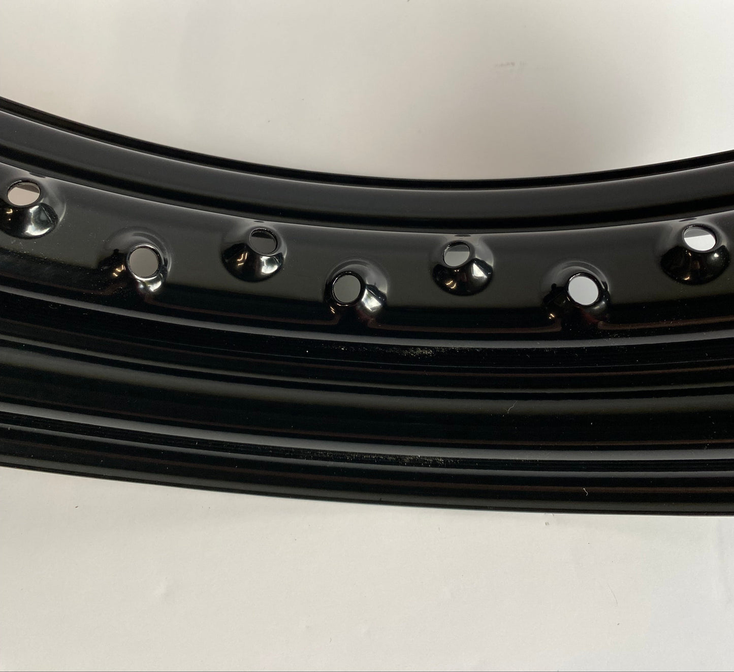 Cerclage de roue à 40 rayons 3 x 16 pouces Harley Davidson REF OEM 43007-40A