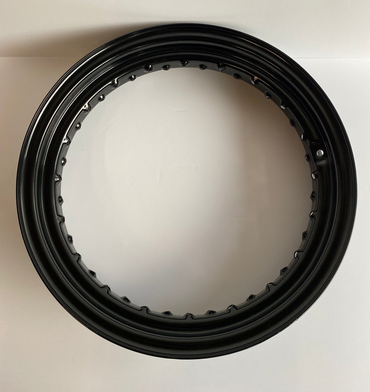 Cerclage de roue à 40 rayons 3 x 16 pouces Harley Davidson REF OEM 43007-40A