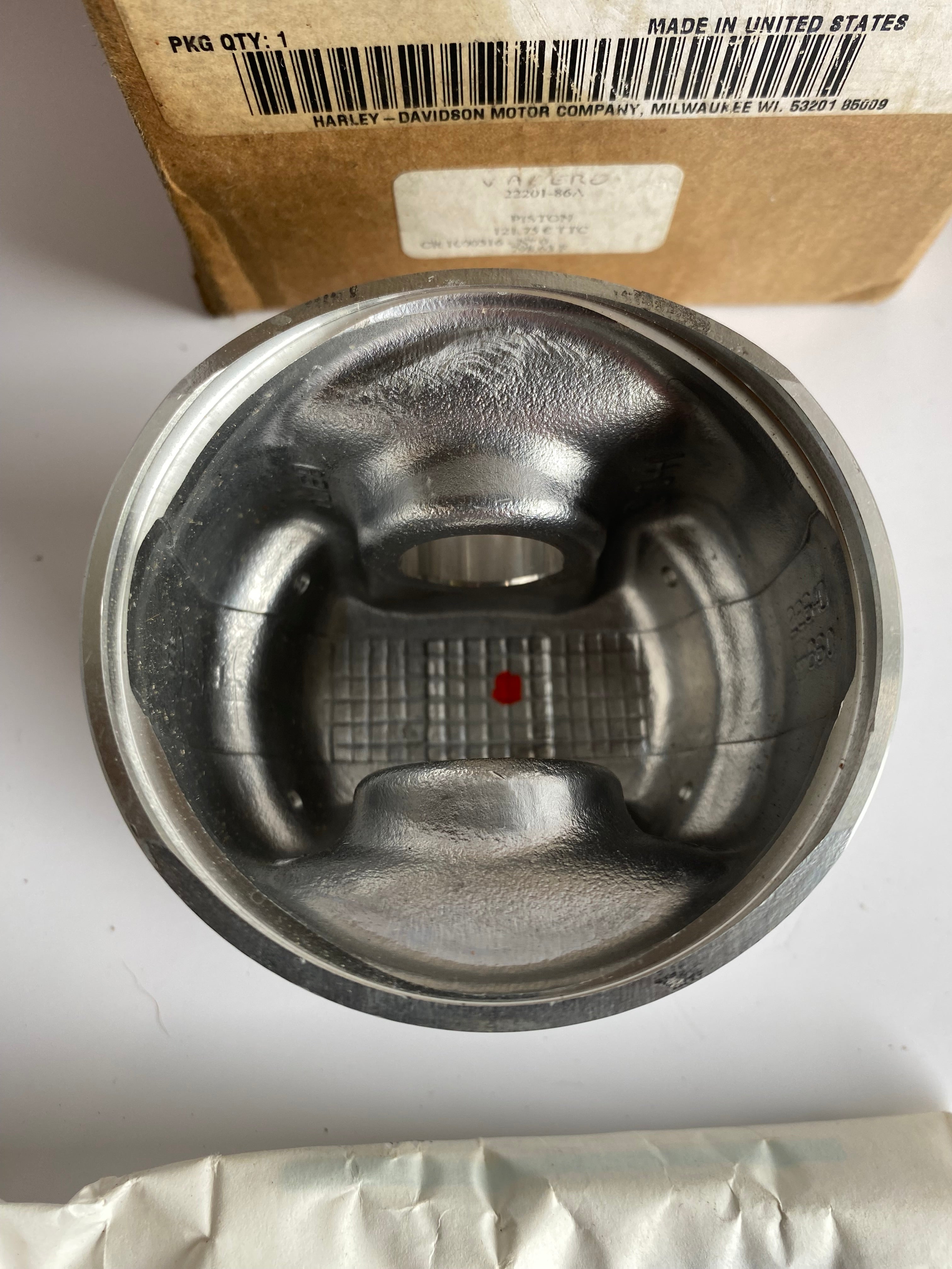 Jeu de 2 pistons moteur 883 cote +005 Harley Davidson REF OEM 22201-86A