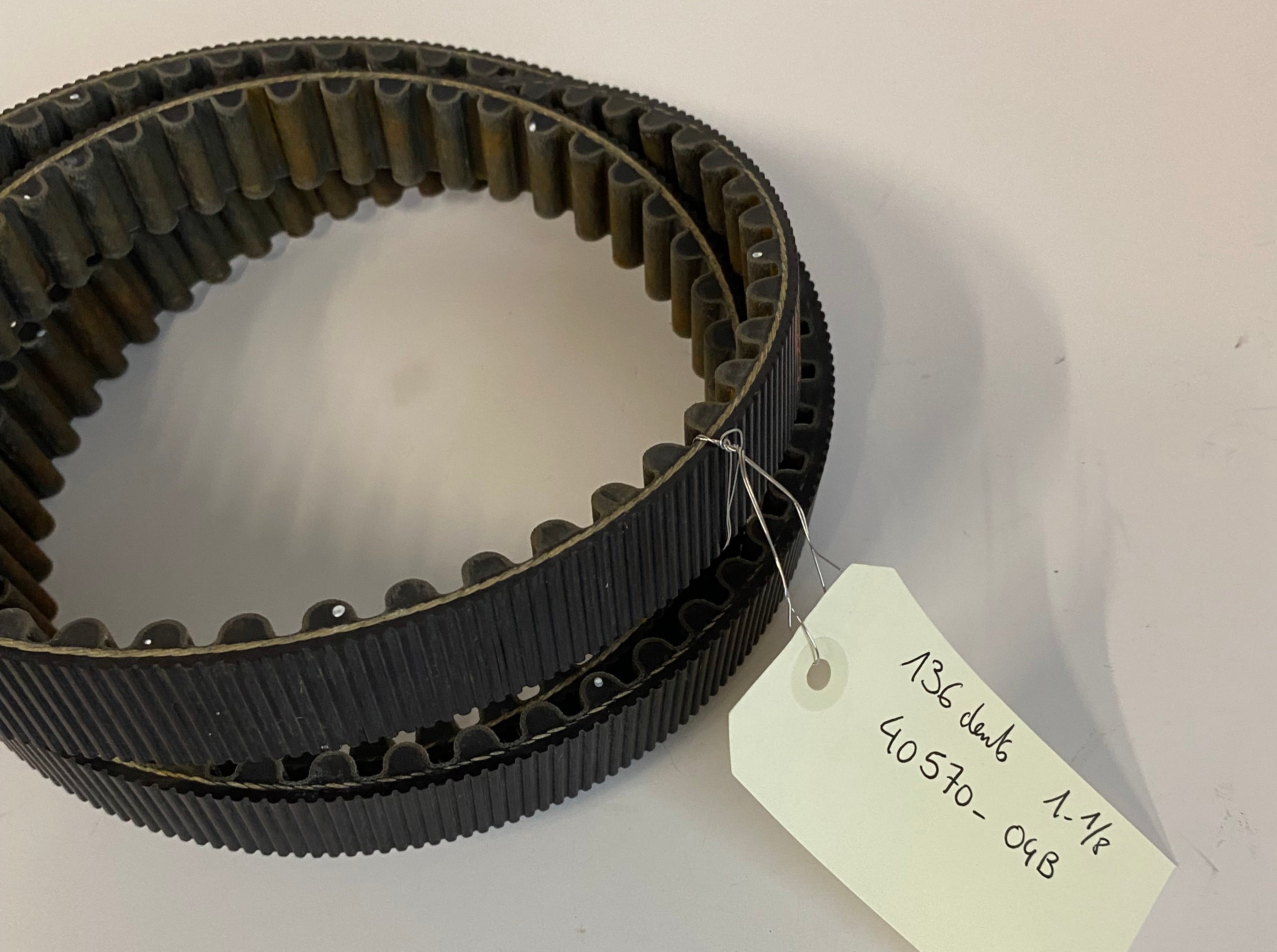 Courroie secondaire 136 dents  Harley Davidson REF OEM : 40570-04B