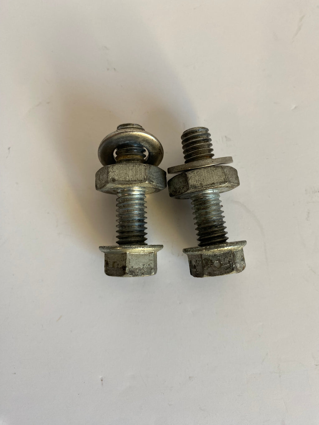 Jeu de vis spécial support échappement Softail Harley Davidson REF OEM 11860 & 7601