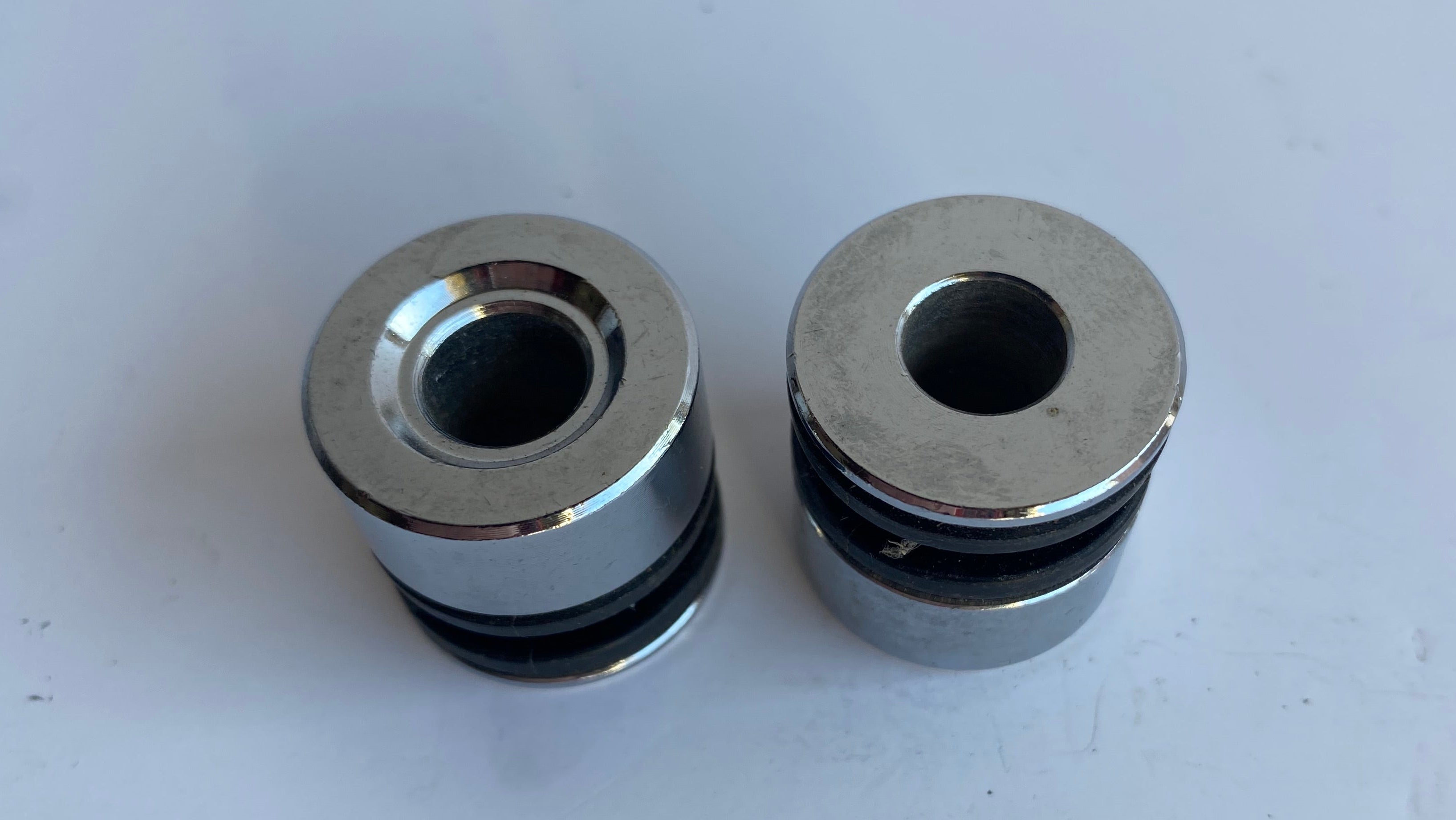 Jeu de 2 supports ancrage sissy bar détachable Harley Davidson