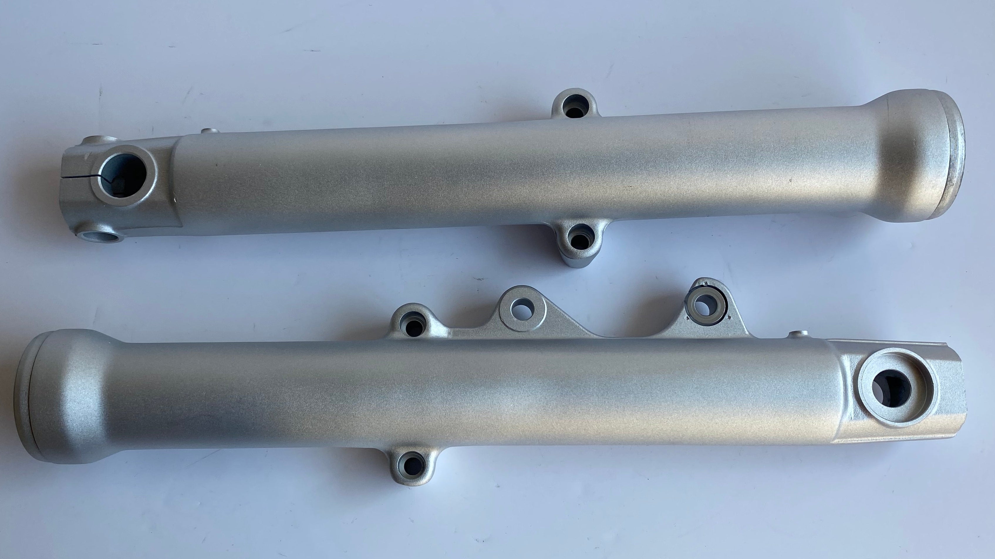 Jeu de fourreaux de fourche 39mm Harley Davidson REF OEM 45921-87 & 45923-87