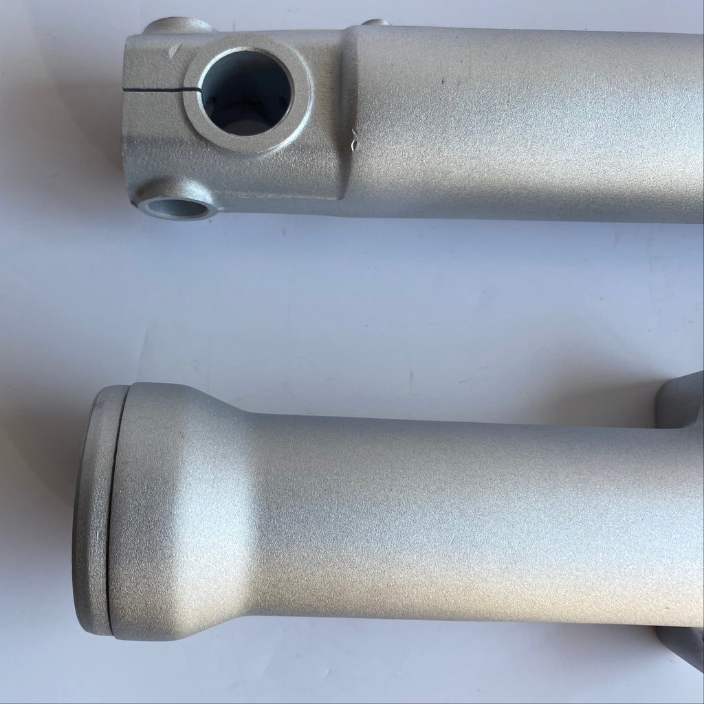 Jeu de fourreaux de fourche 39mm Harley Davidson REF OEM 45921-87 & 45923-87