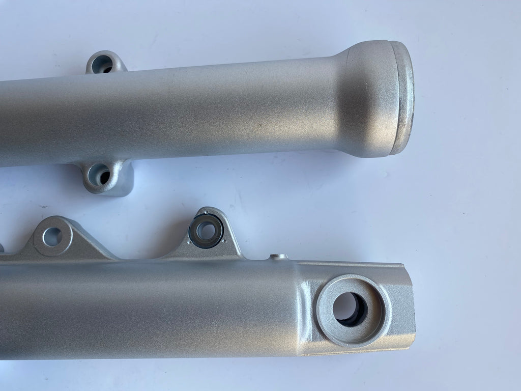 Jeu de fourreaux de fourche 39mm Harley Davidson REF OEM 45921-87 & 45923-87