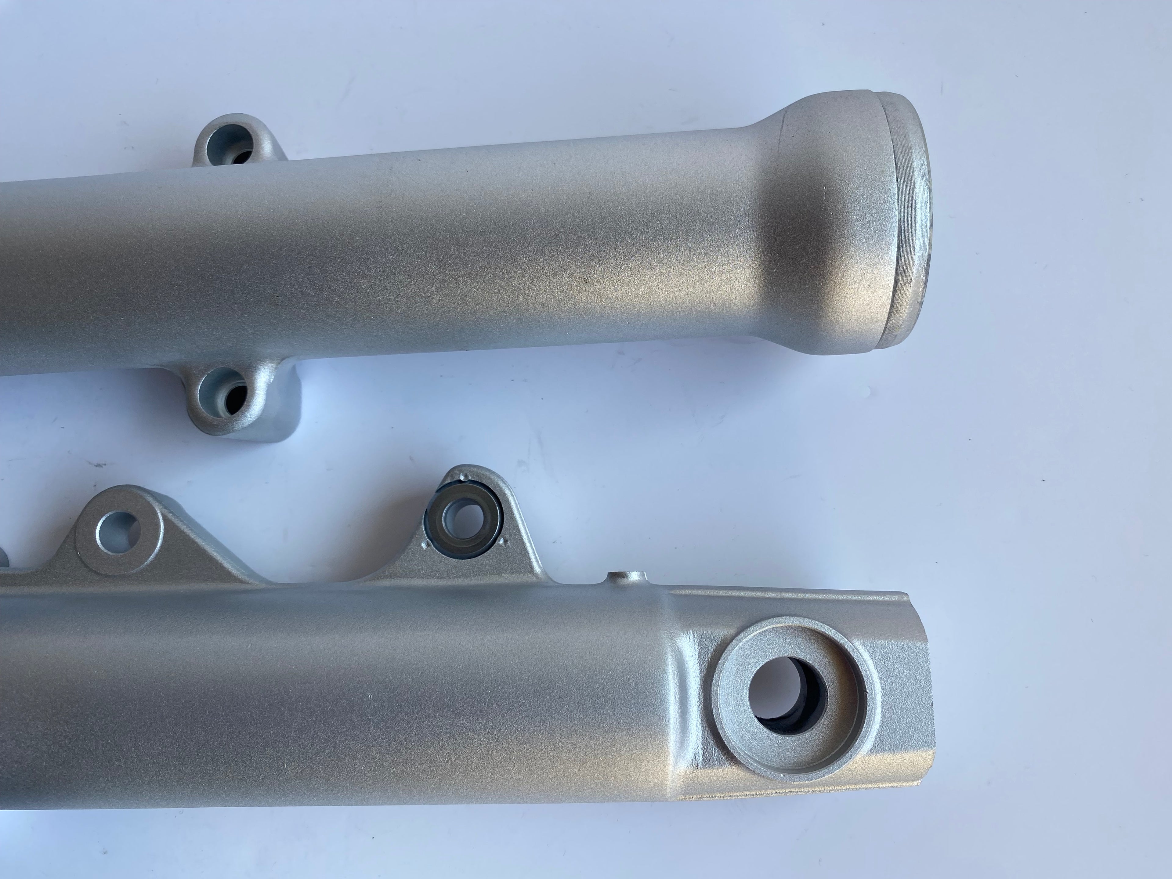 Jeu de fourreaux de fourche 39mm Harley Davidson REF OEM 45921-87 & 45923-87