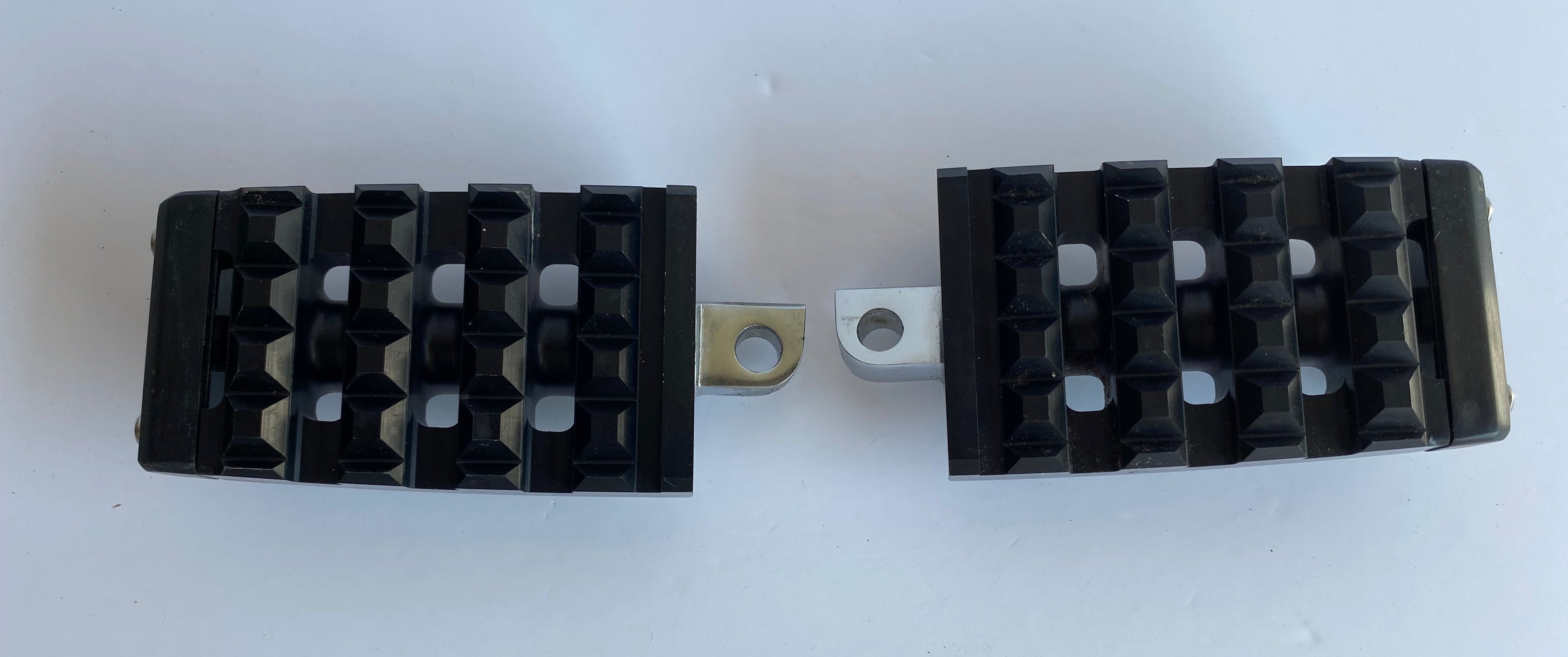 Harley Davidson DOMINION Black Rider Footpeg Set REF OEM 50500947