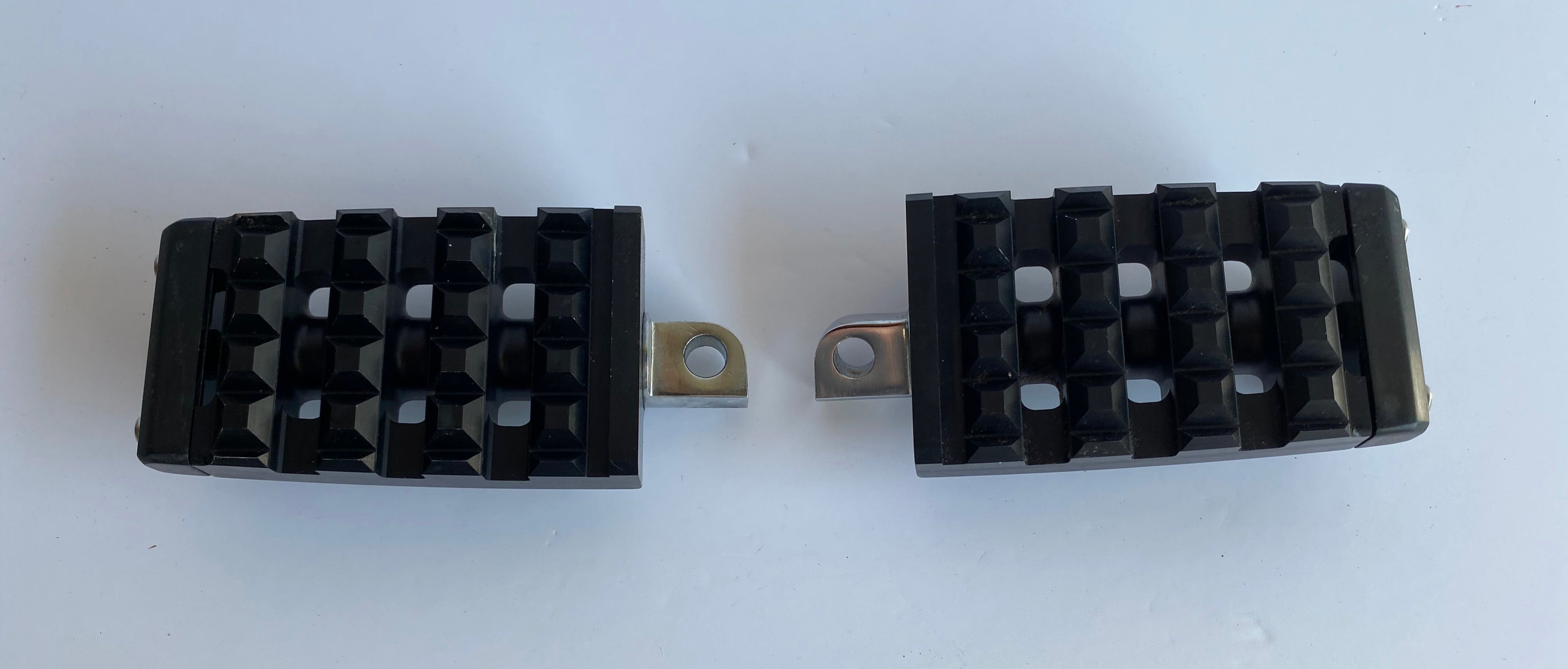 Harley Davidson DOMINION Black Rider Footpeg Set REF OEM 50500947