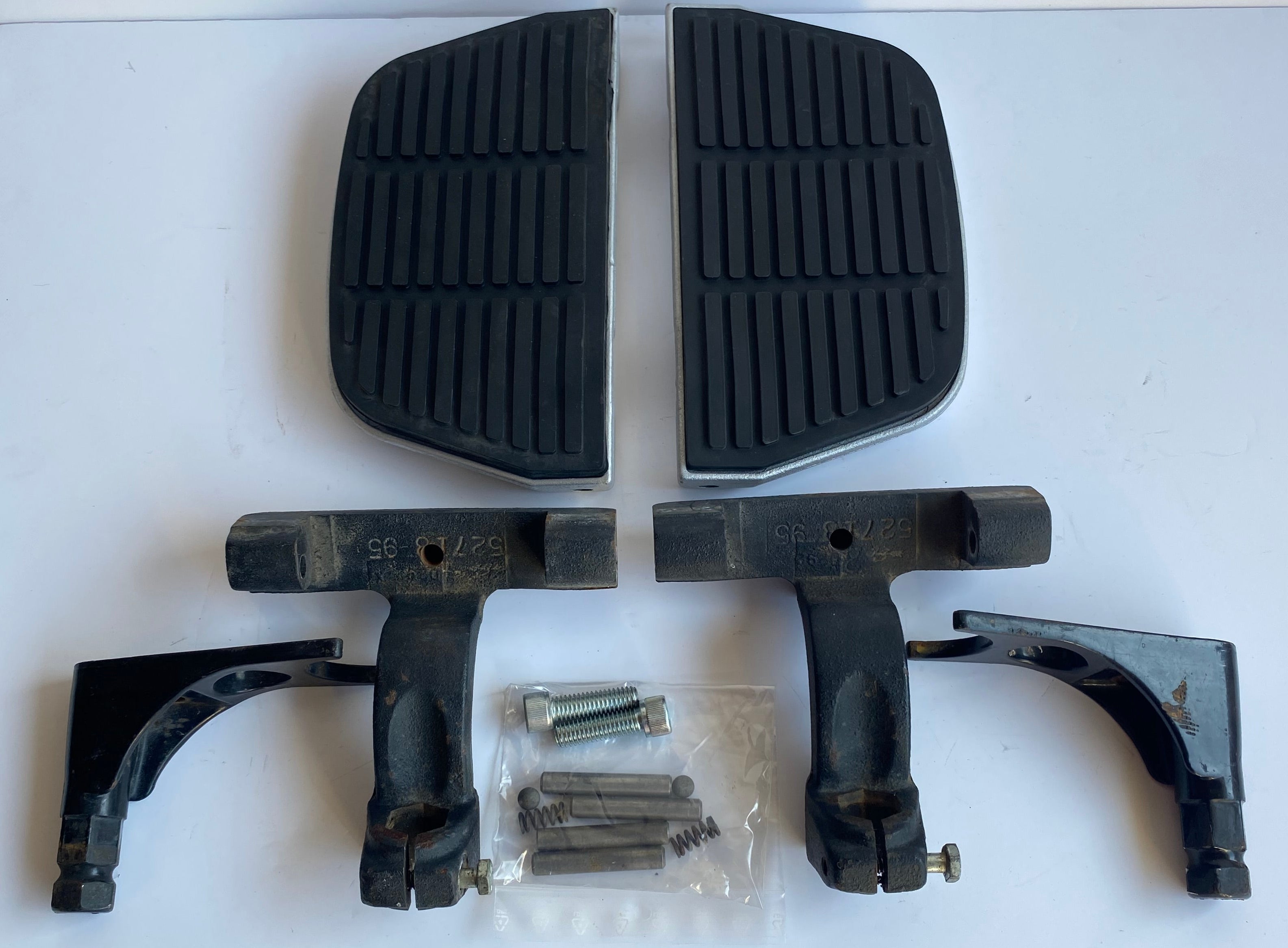 Jeu de supports et marches pieds passager Softail Harley Davidson REF 50602-00