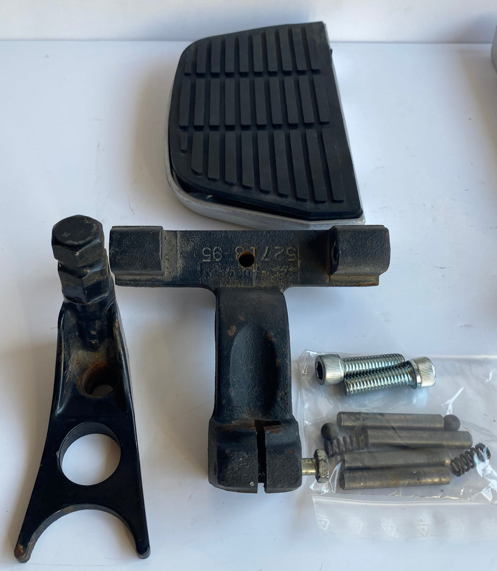 Jeu de supports et marches pieds passager Softail Harley Davidson REF 50602-00