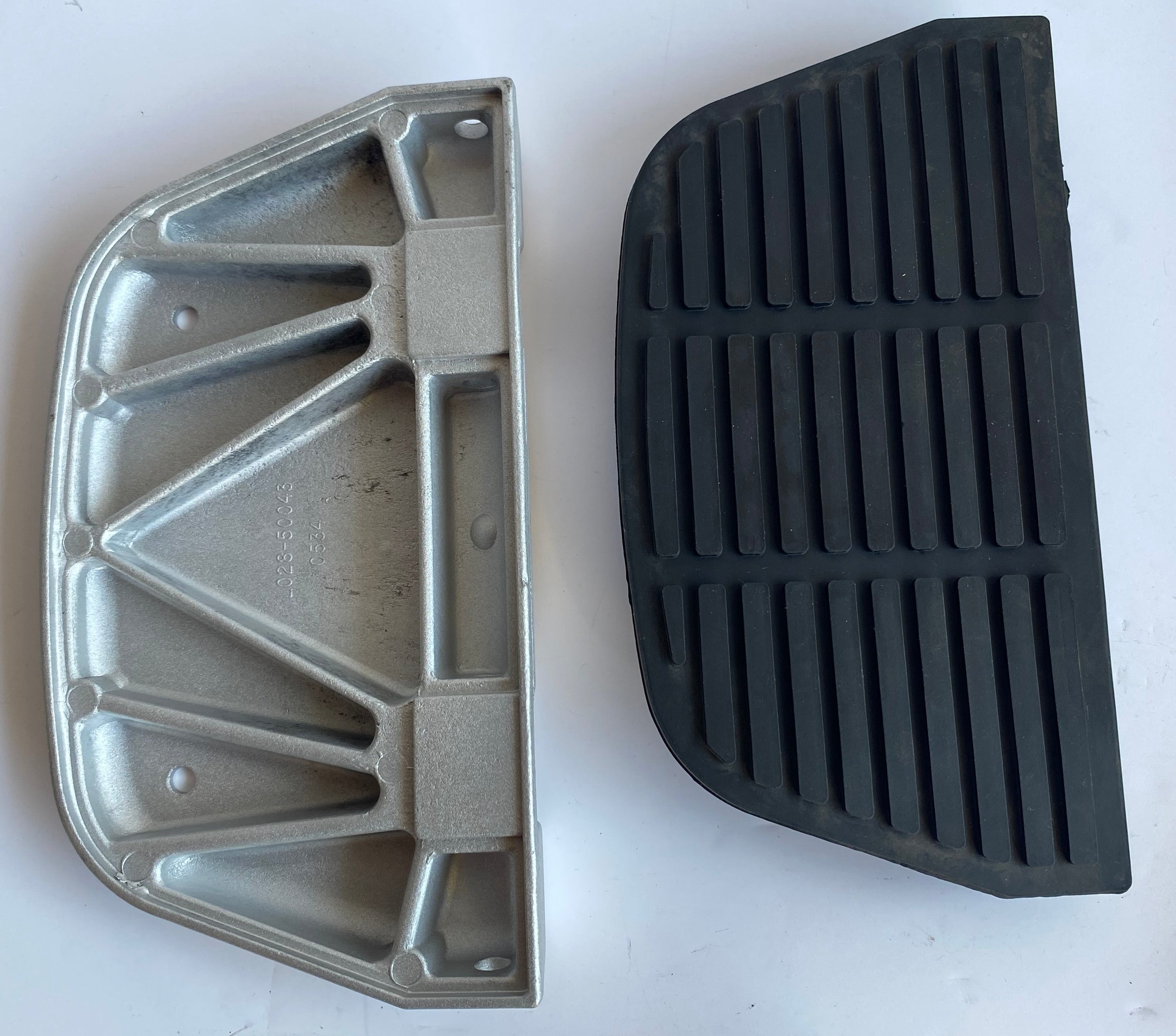 Jeu de supports et marches pieds passager Softail Harley Davidson REF 50602-00