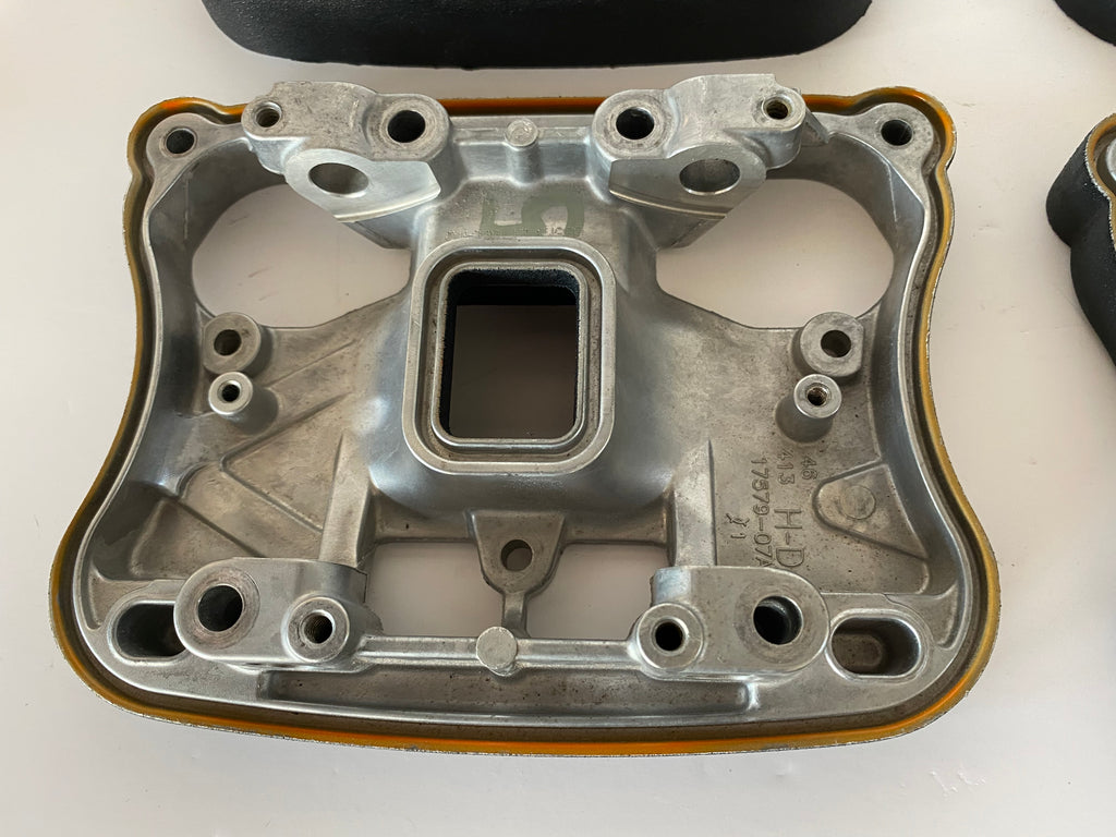Jeu de caches culbuteurs noir wrinkle Sportster Harley Davidson REF OEM 17645-07 & 17655-05