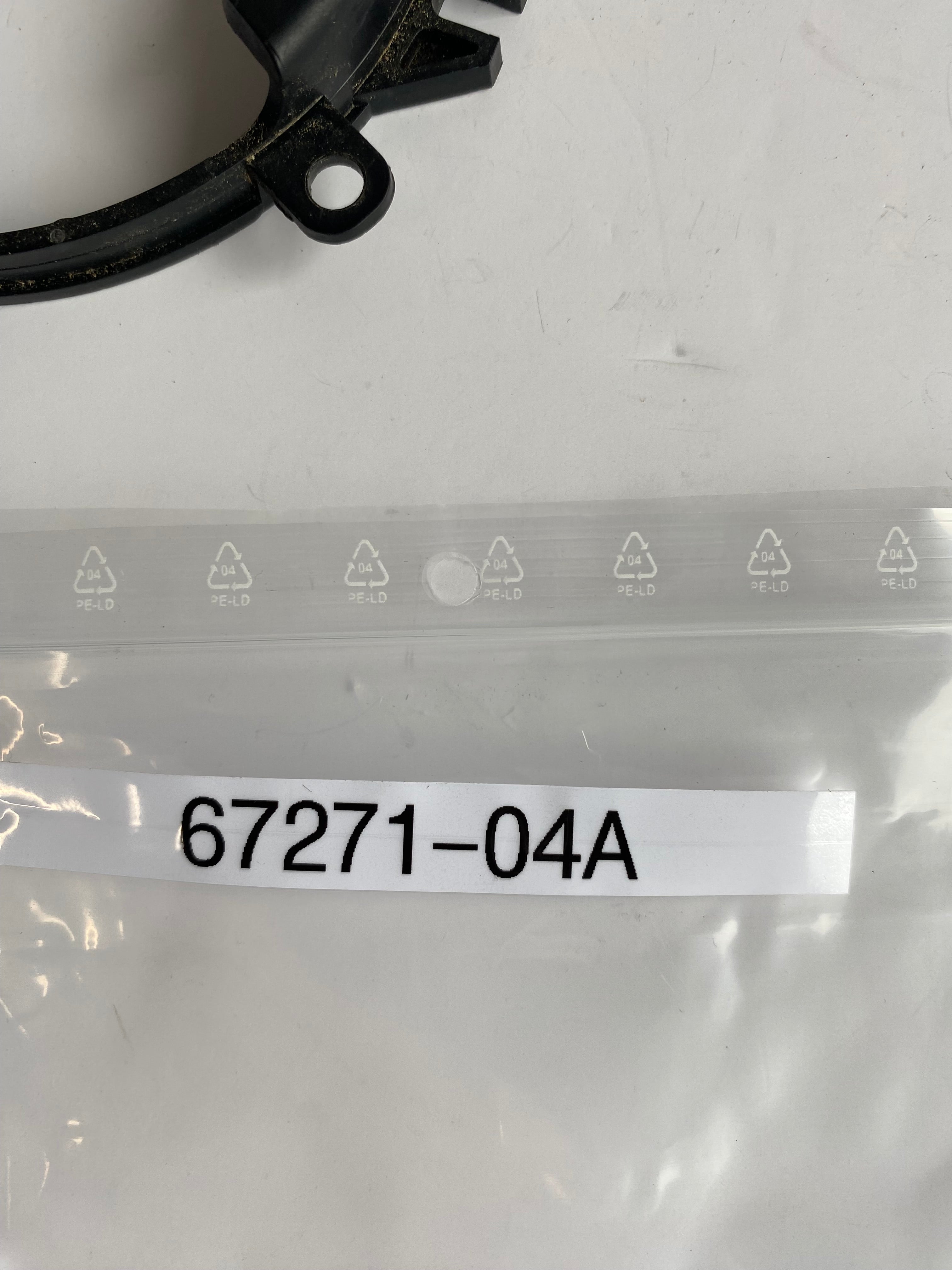 Support inférieur de compteur de vitesse Harley Davidson REF OEM 67271-04A