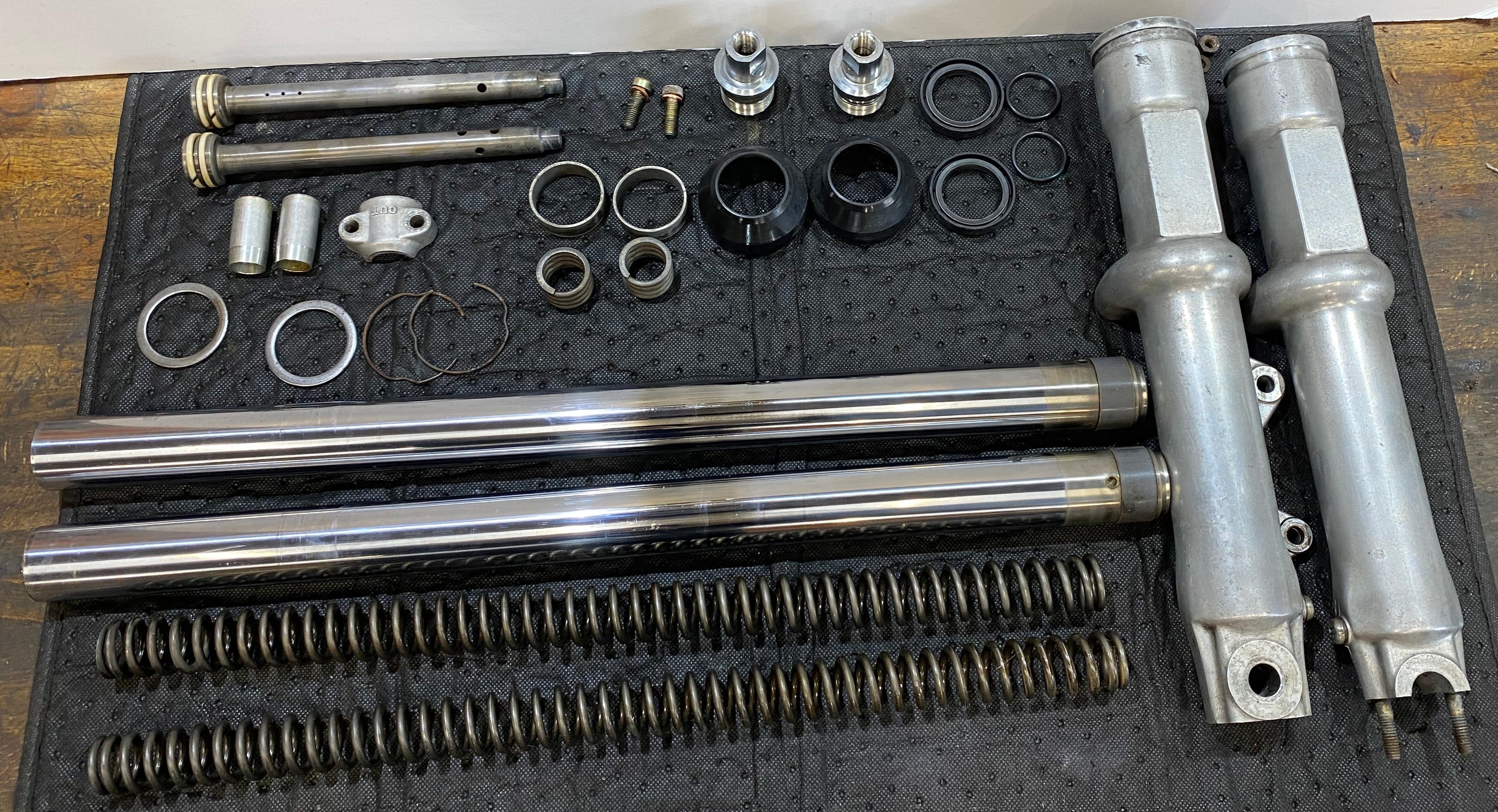 Bras de fourche 41 mm révisé Softail Harley Davidson  REF OEM 46004-84 & 46006-84