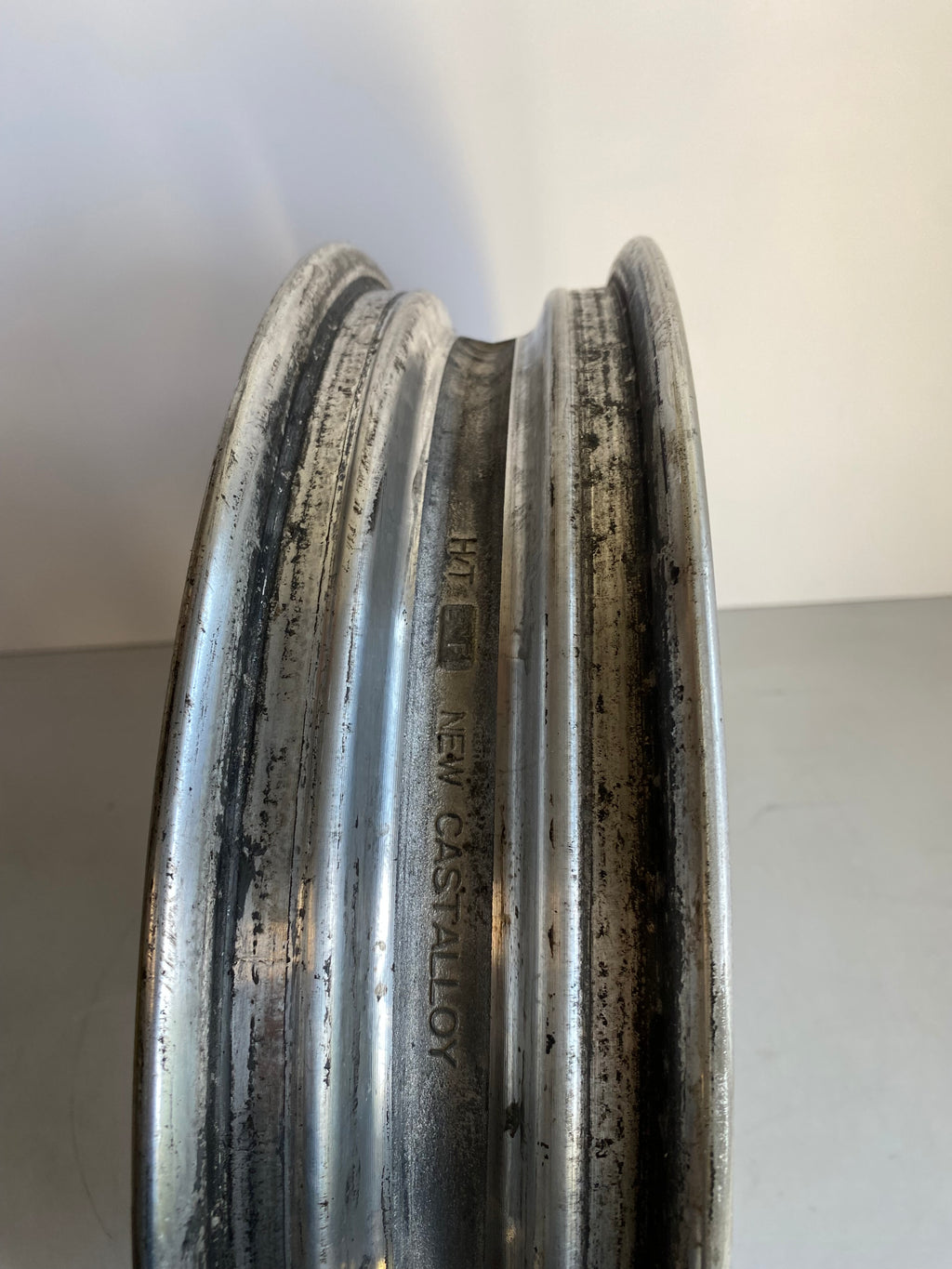 Vorderrad Dyna Fat Bob 16 x 3" Harley Davidson OEM-TEILNR. 43300172 oder 40708-08