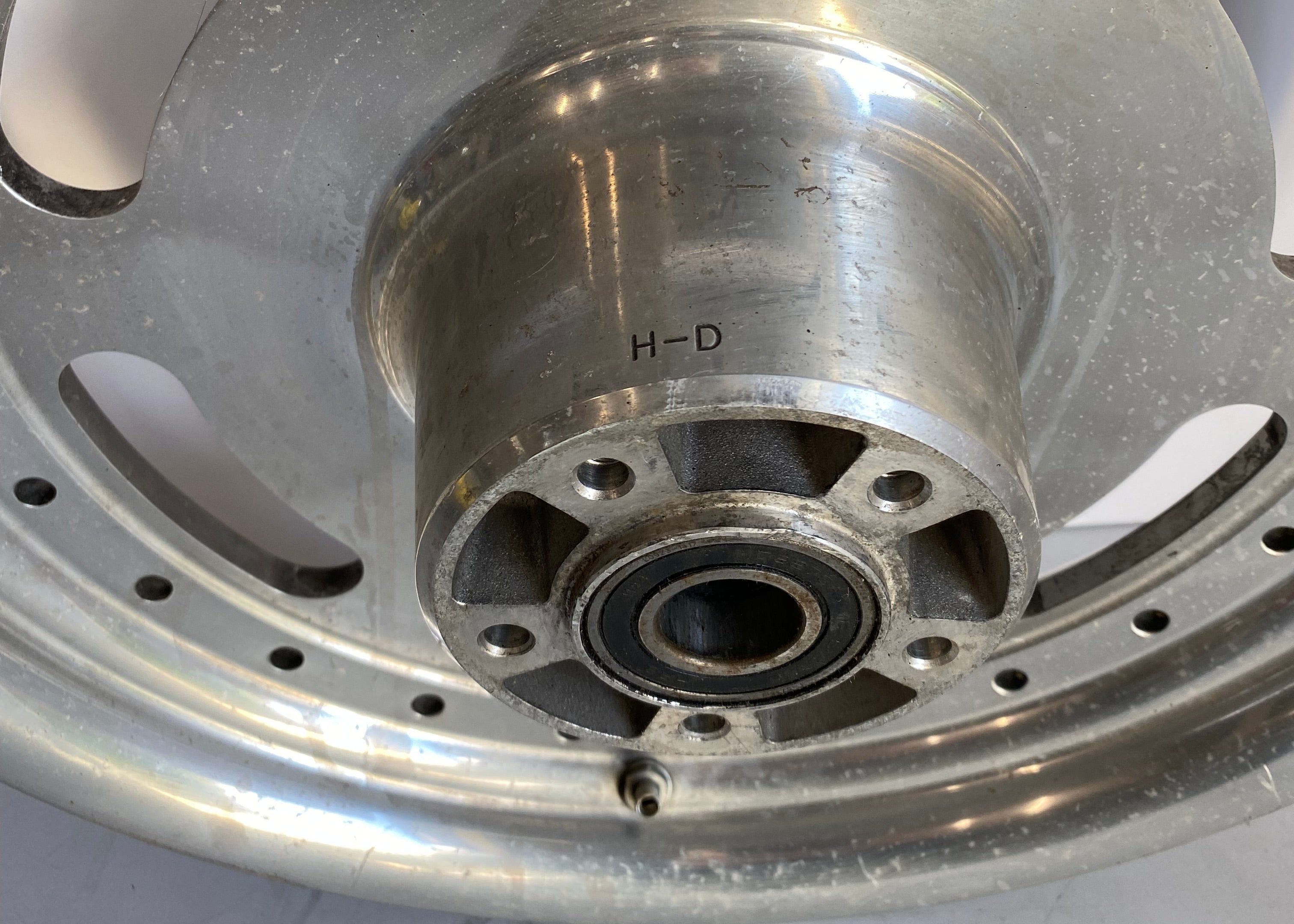Vorderrad Dyna Fat Bob 16 x 3" Harley Davidson OEM-TEILNR. 43300172 oder 40708-08