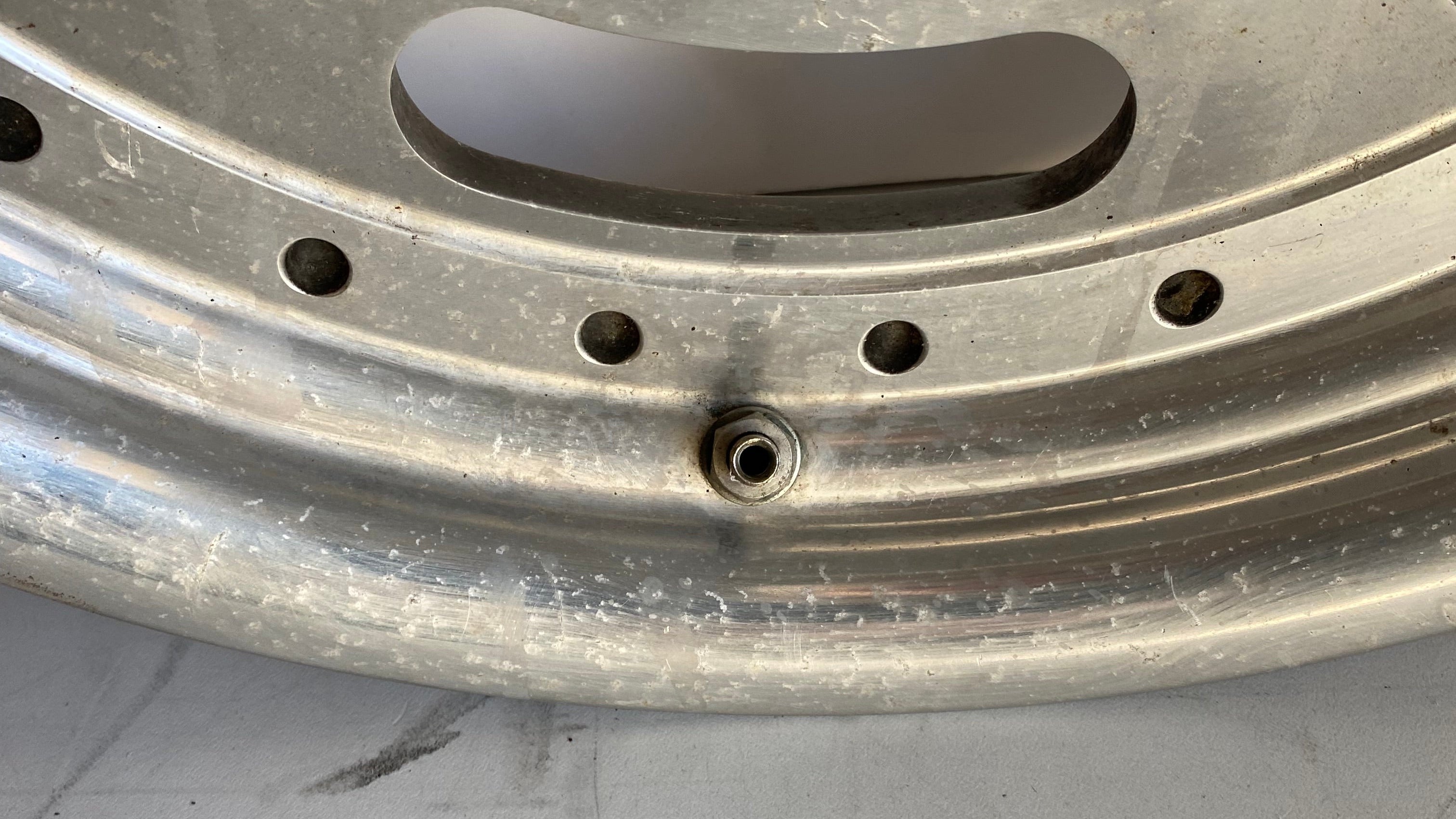 Vorderrad Dyna Fat Bob 16 x 3" Harley Davidson OEM-TEILNR. 43300172 oder 40708-08