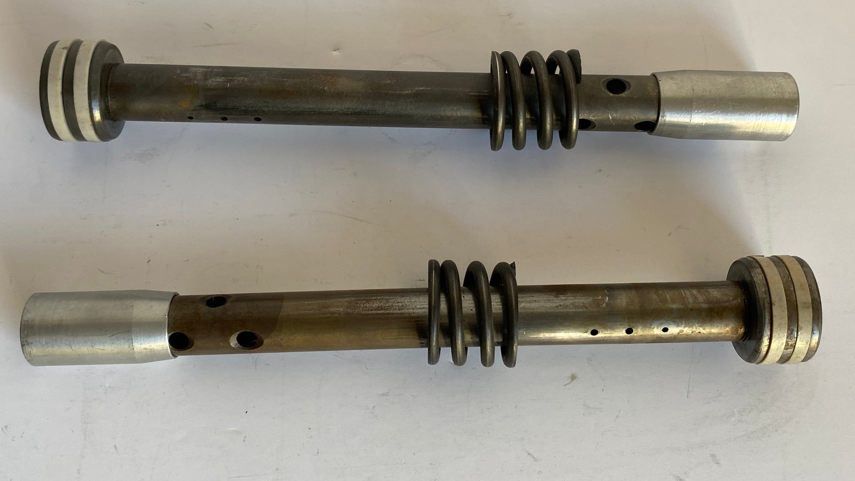 Jeu de 2 plongeurs de fourche 41mm Harley Davidson REF OEM 45932-86