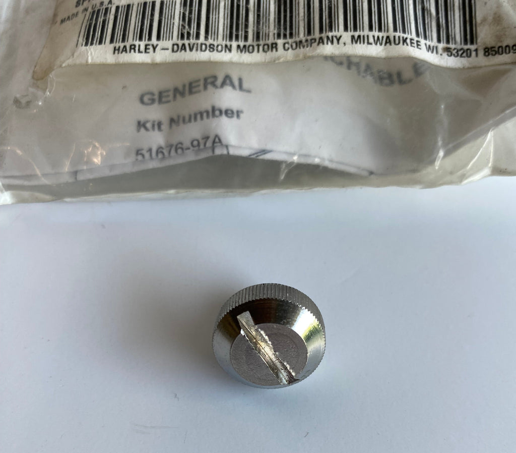 Vis de selle moletée Harley Davidson REF OEM 51676-97A