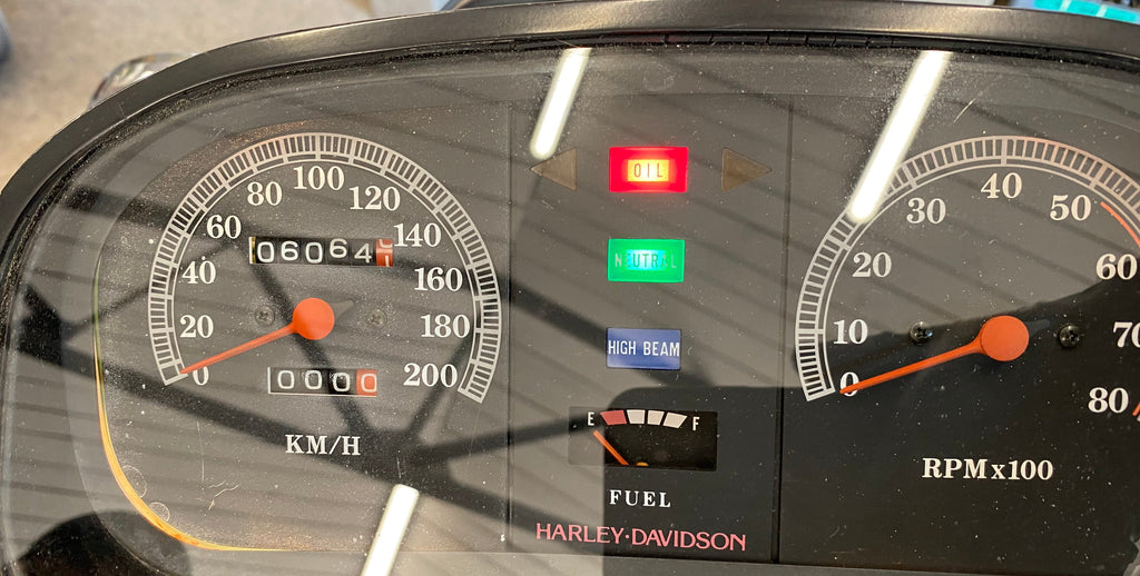 Tableau de bord, compteur Touring FLHS FLTCU Harley Davidson REF OEM 67000-85F