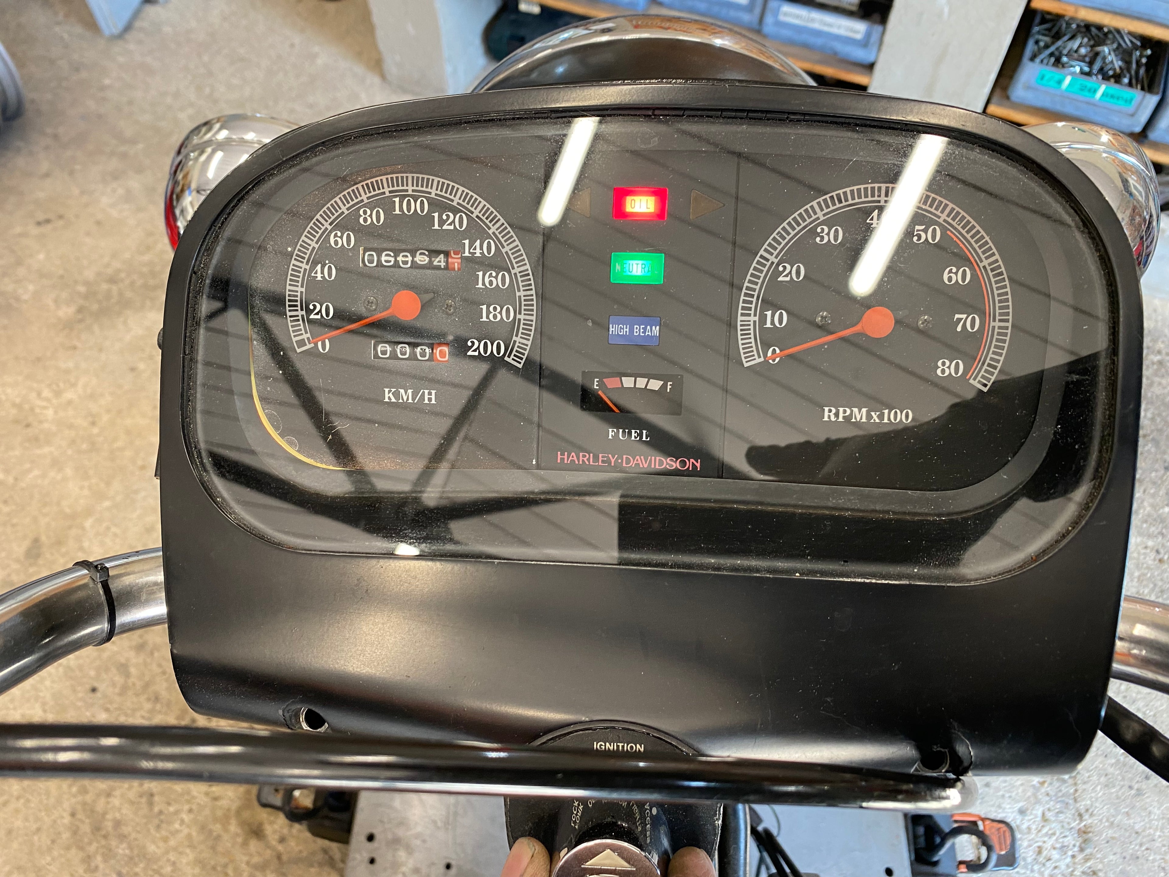 Tableau de bord, compteur Touring FLHS FLTCU Harley Davidson REF OEM 67000-85F