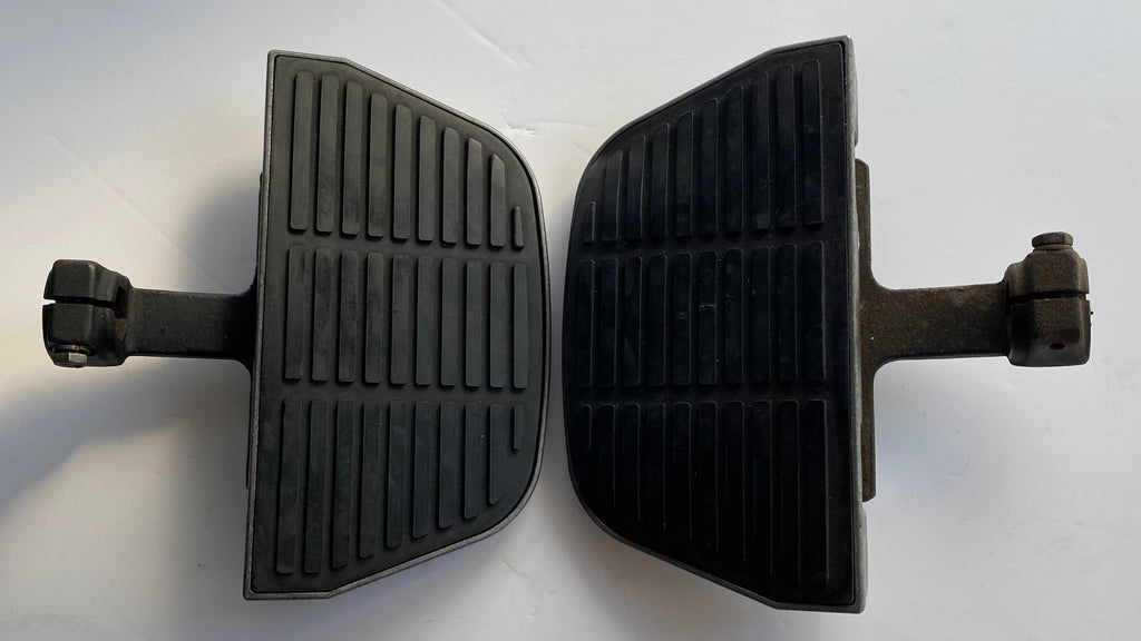 Jeu de marches pieds passager Touring Harley Davidson REF OEM 52718-88