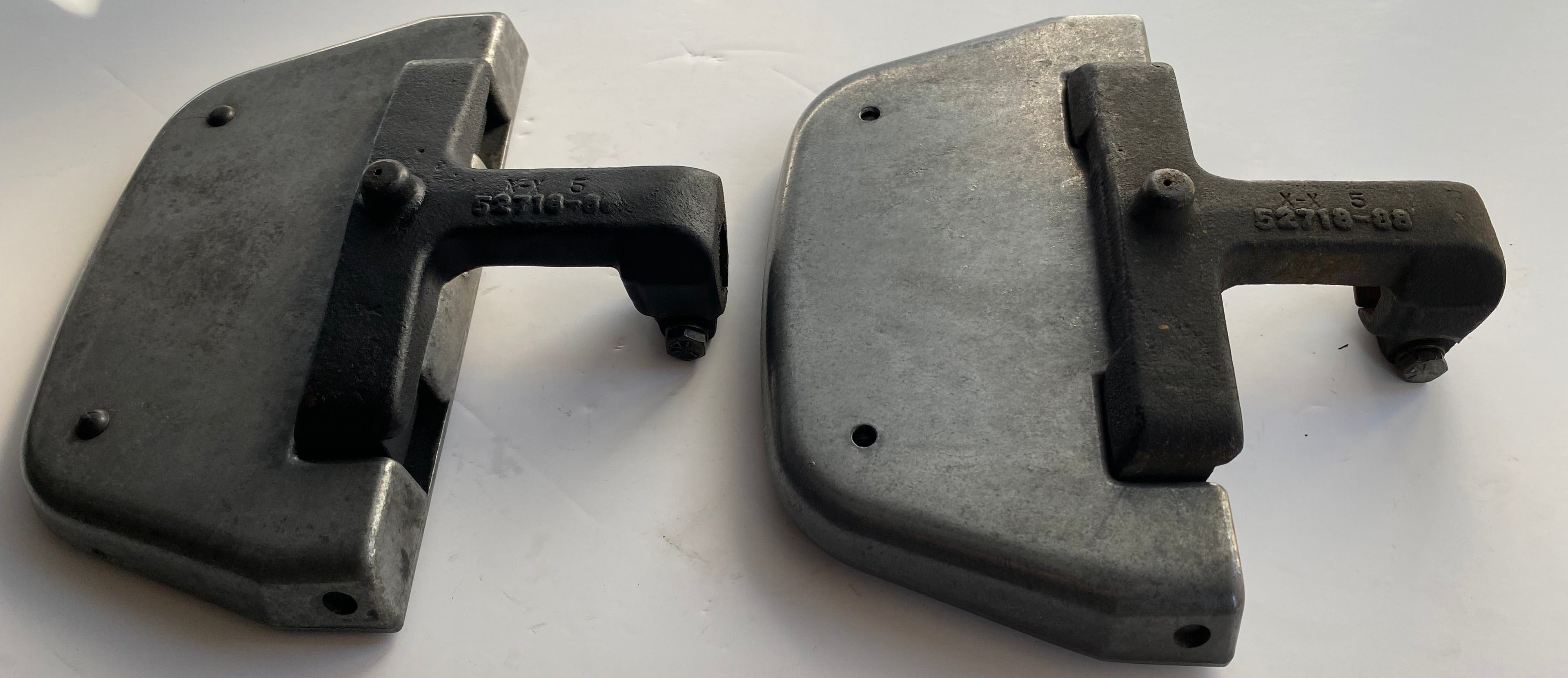 Jeu de marches pieds passager Touring Harley Davidson REF OEM 52718-88