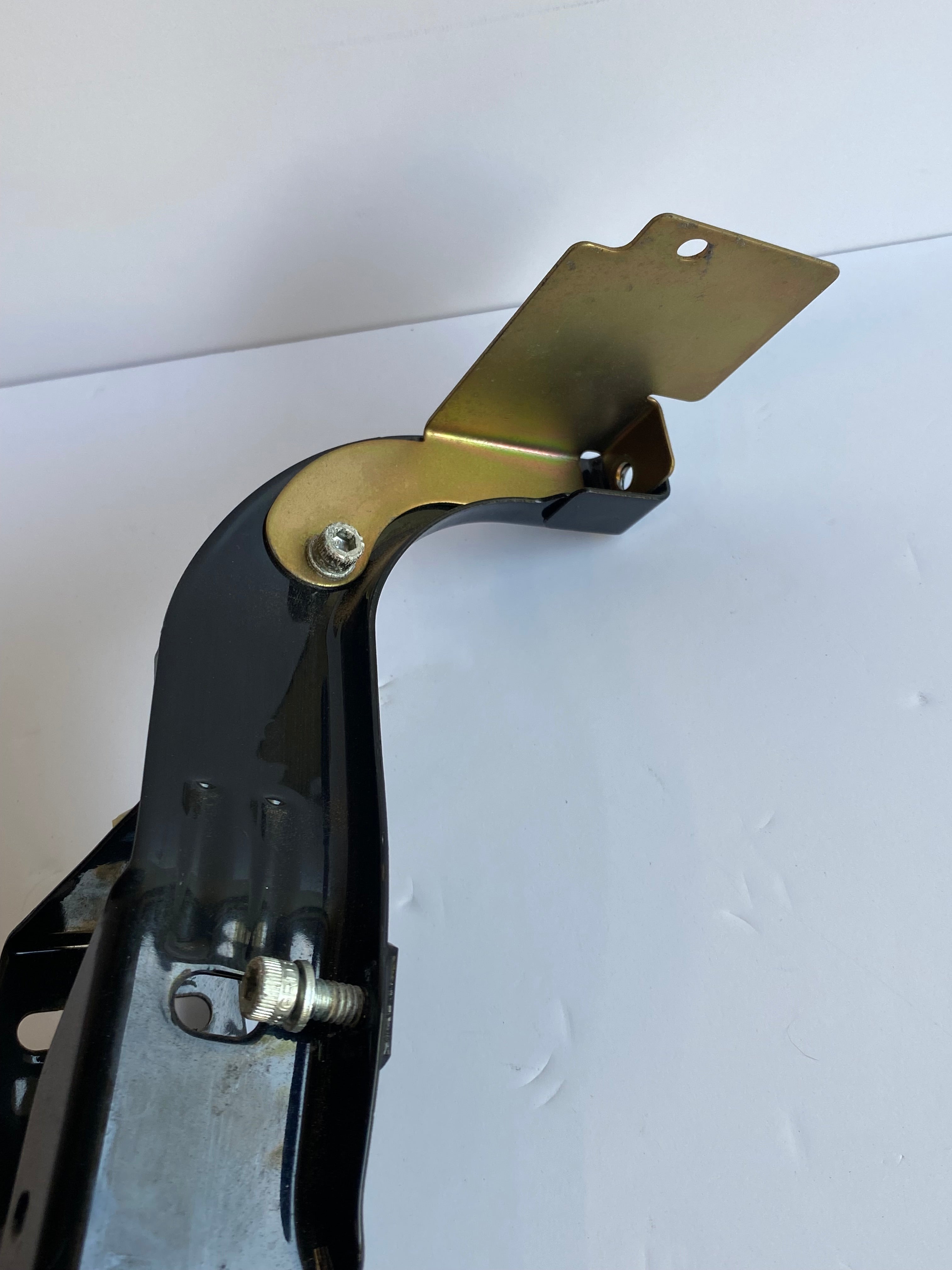 Support de fairing gauche Touring Harley Davidson REF OEM 58478-96B