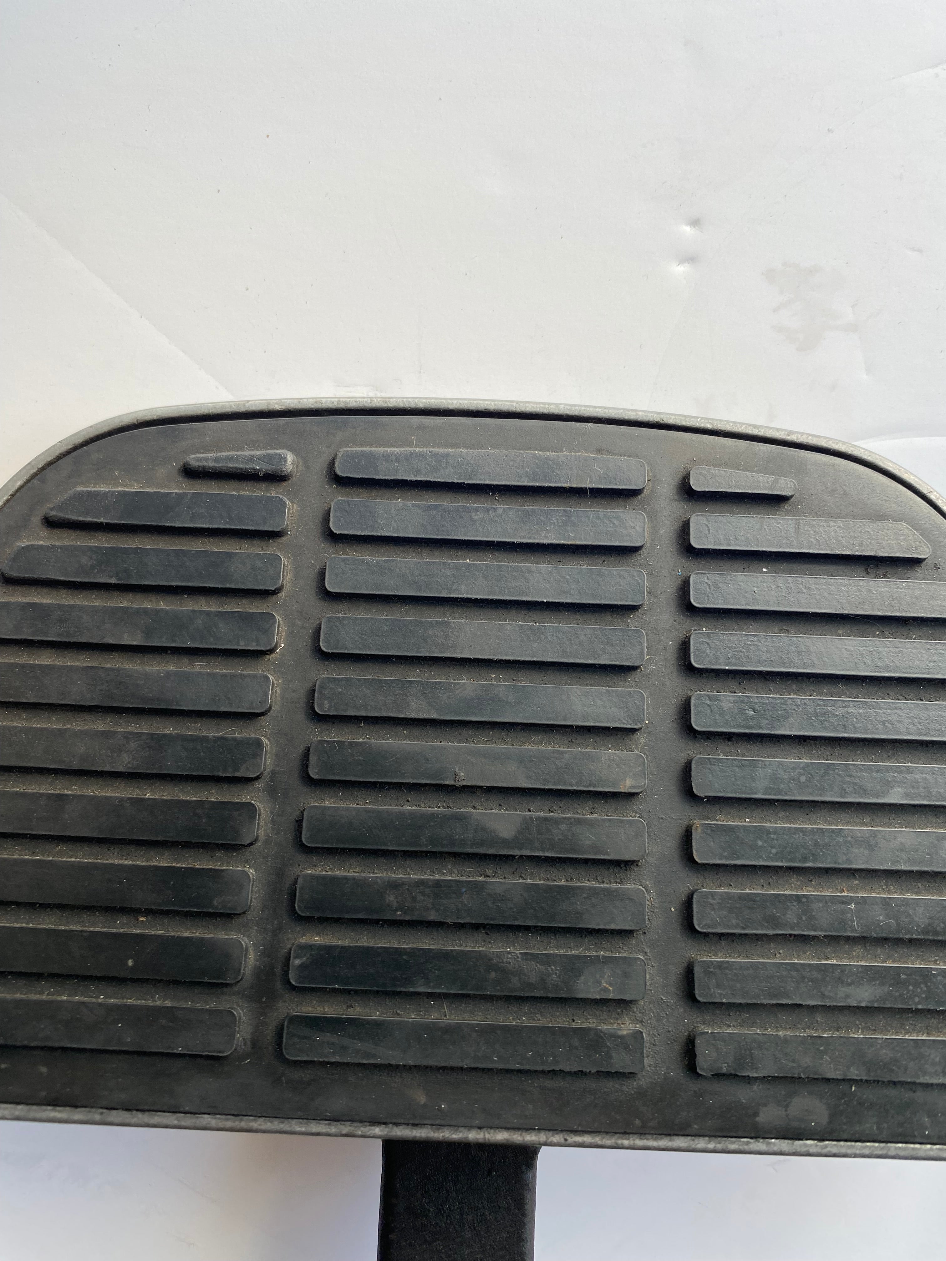 Jeu de marches pieds passager Touring Harley Davidson REF OEM 52718-88