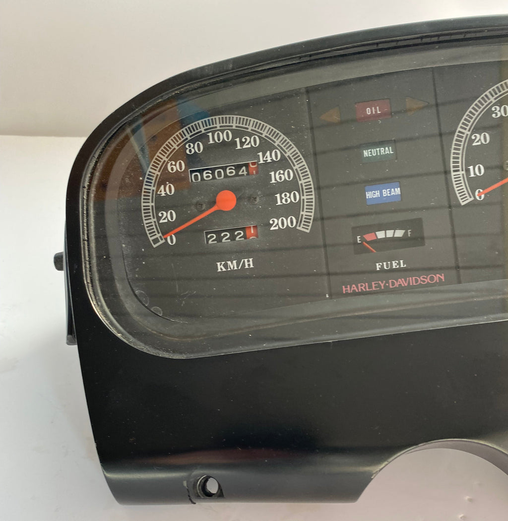 Tableau de bord, compteur Touring FLHS FLTCU Harley Davidson REF OEM 67000-85F