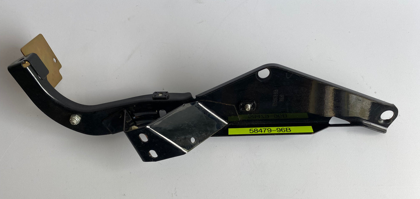 Rechte Verkleidungshalterung Touring Harley Davidson REF OEM 58479-96B