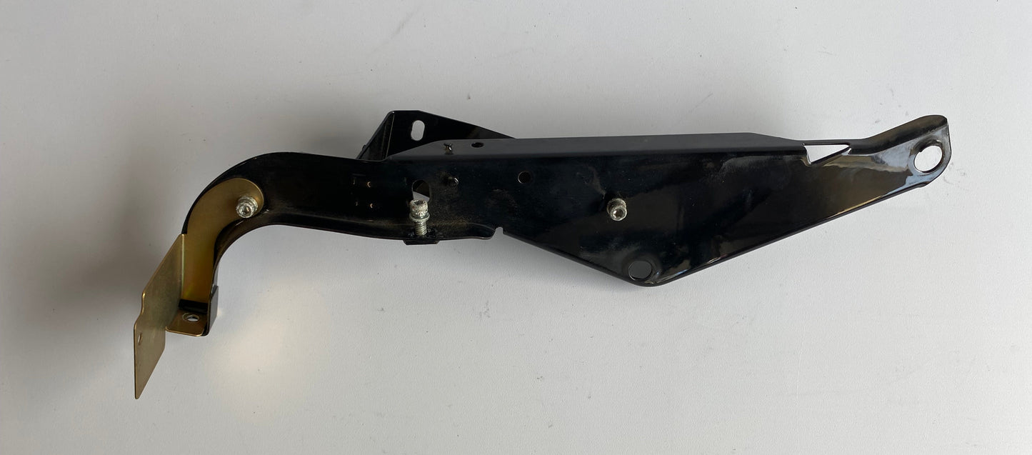 Rechte Verkleidungshalterung Touring Harley Davidson REF OEM 58479-96B