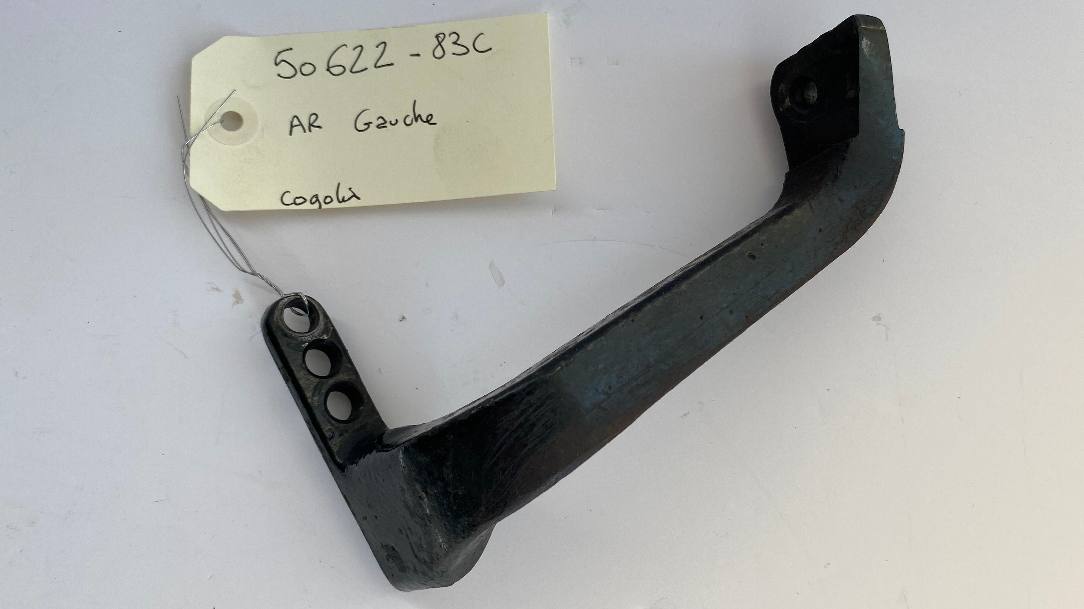 Support arrière gauche marche pied pilote Touring Harley Davidson REF OEM 50622-83C